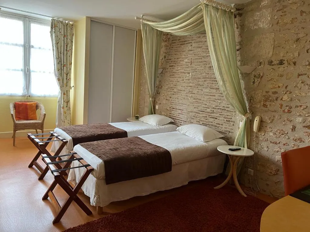 Bedroom, Bed in Le Grand Monarque Donzy
