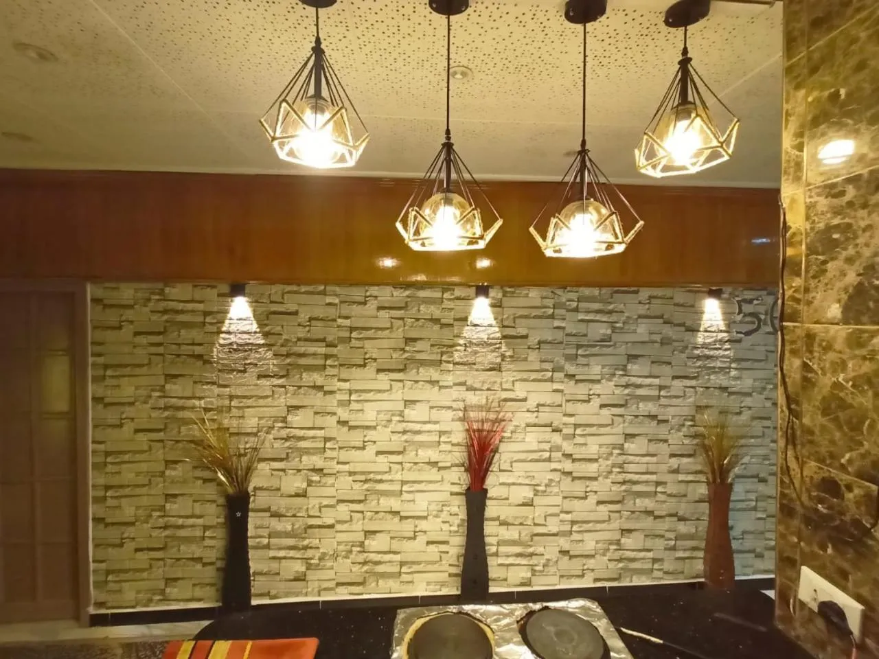 Seating area in Gardenia Hotel