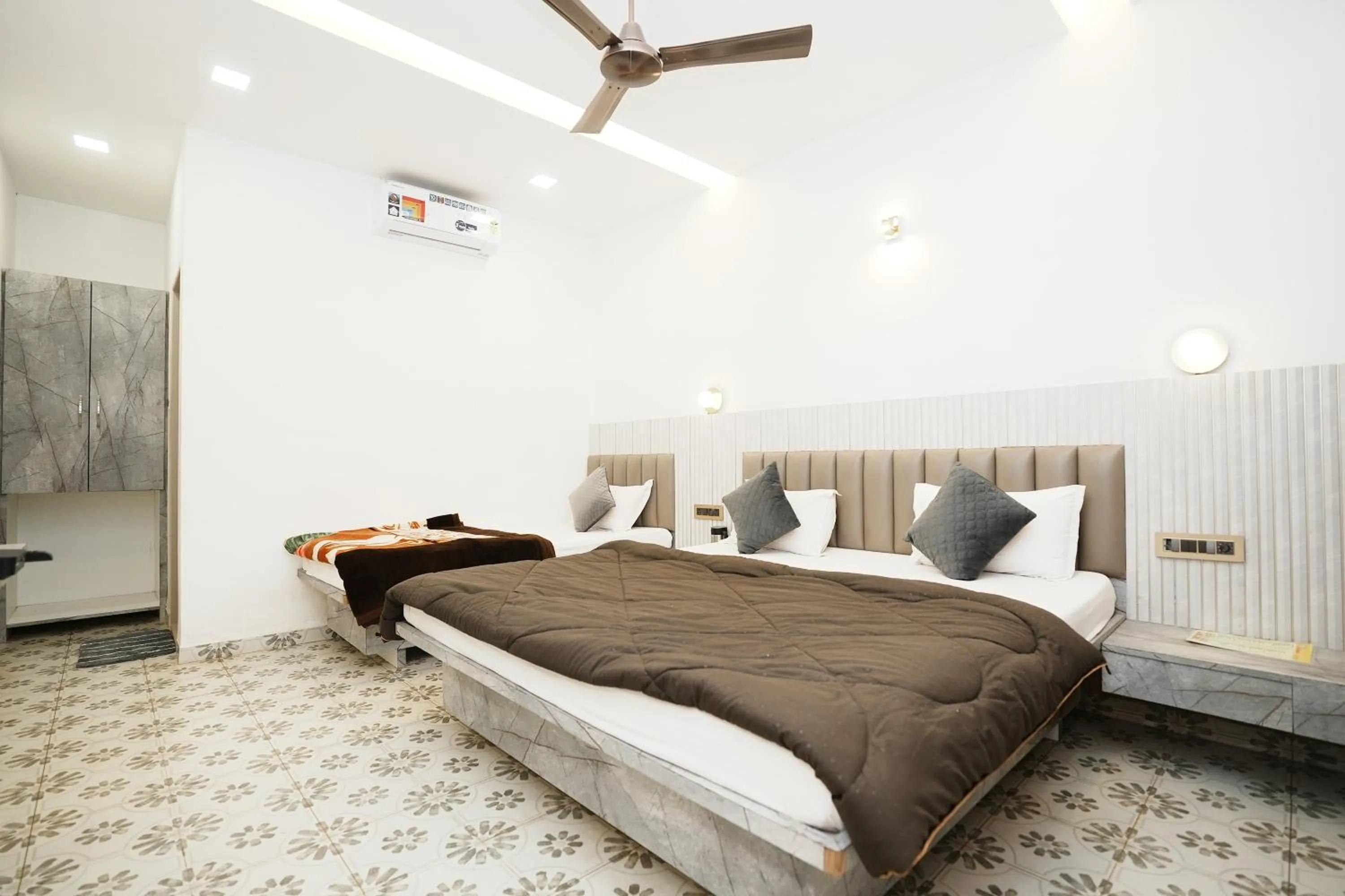 Bedroom, Bed in Dwarka Lawns Cottages