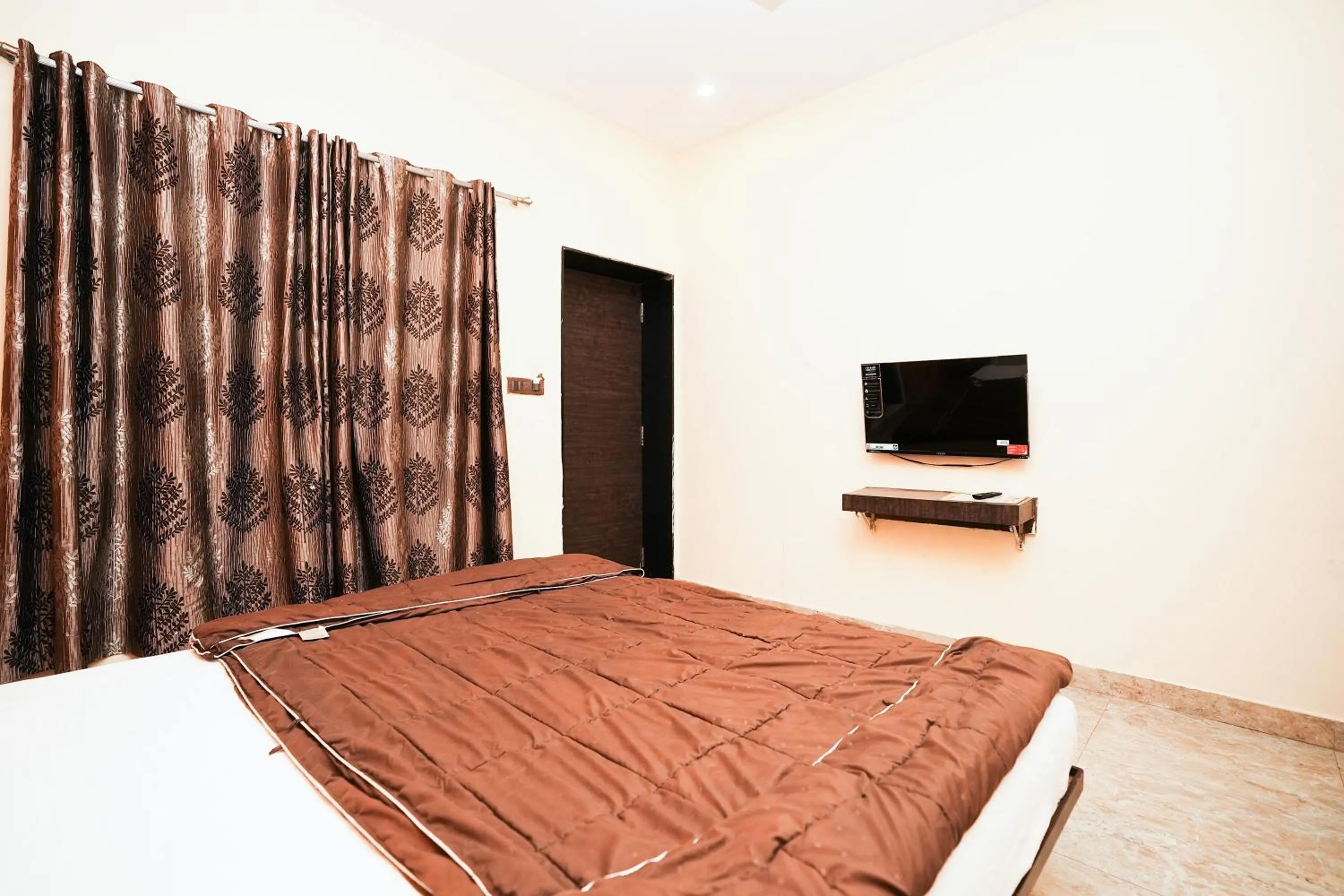 Bedroom, Bed in Dwarka Lawns Cottages