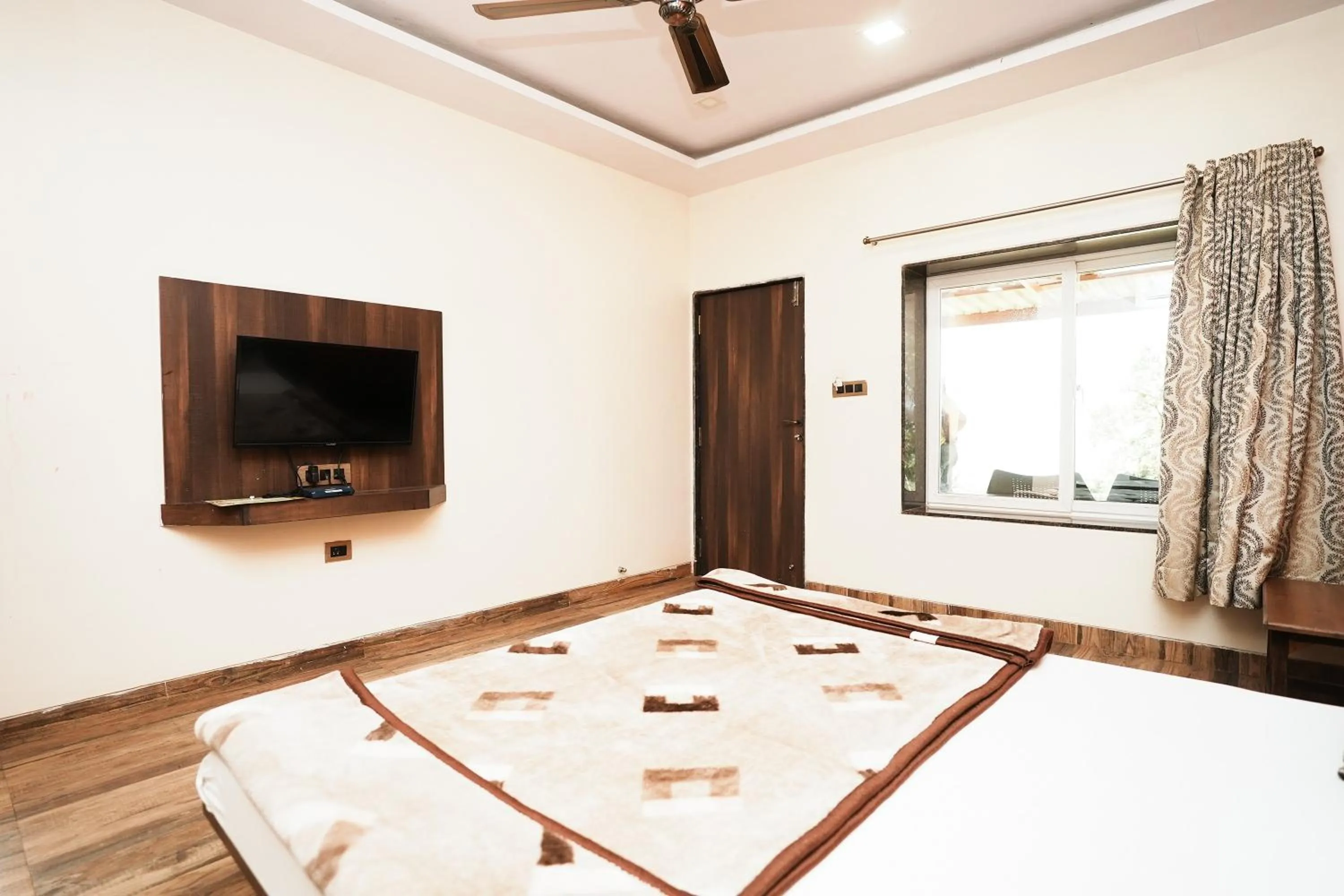 Bedroom, Bed in Dwarka Lawns Cottages