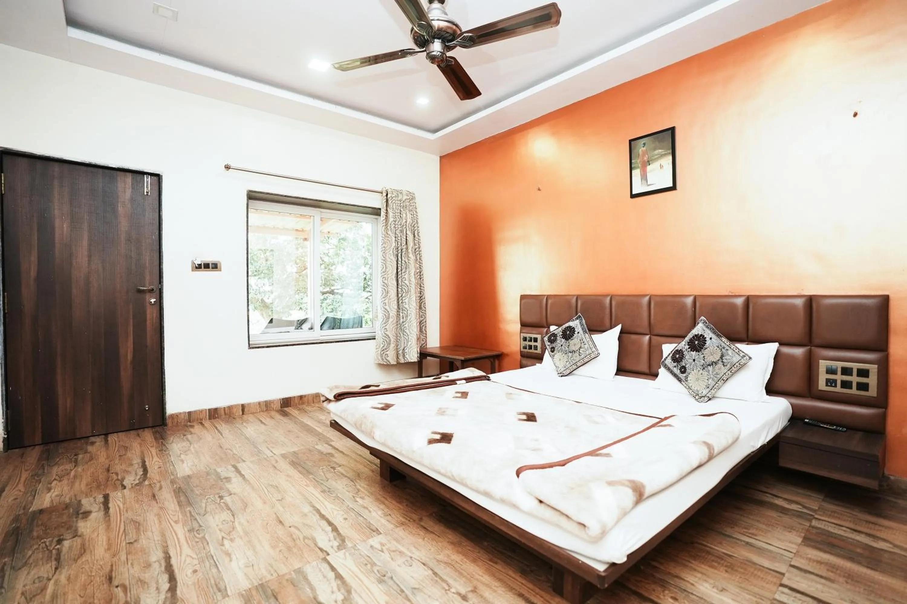 Bedroom, Bed in Dwarka Lawns Cottages