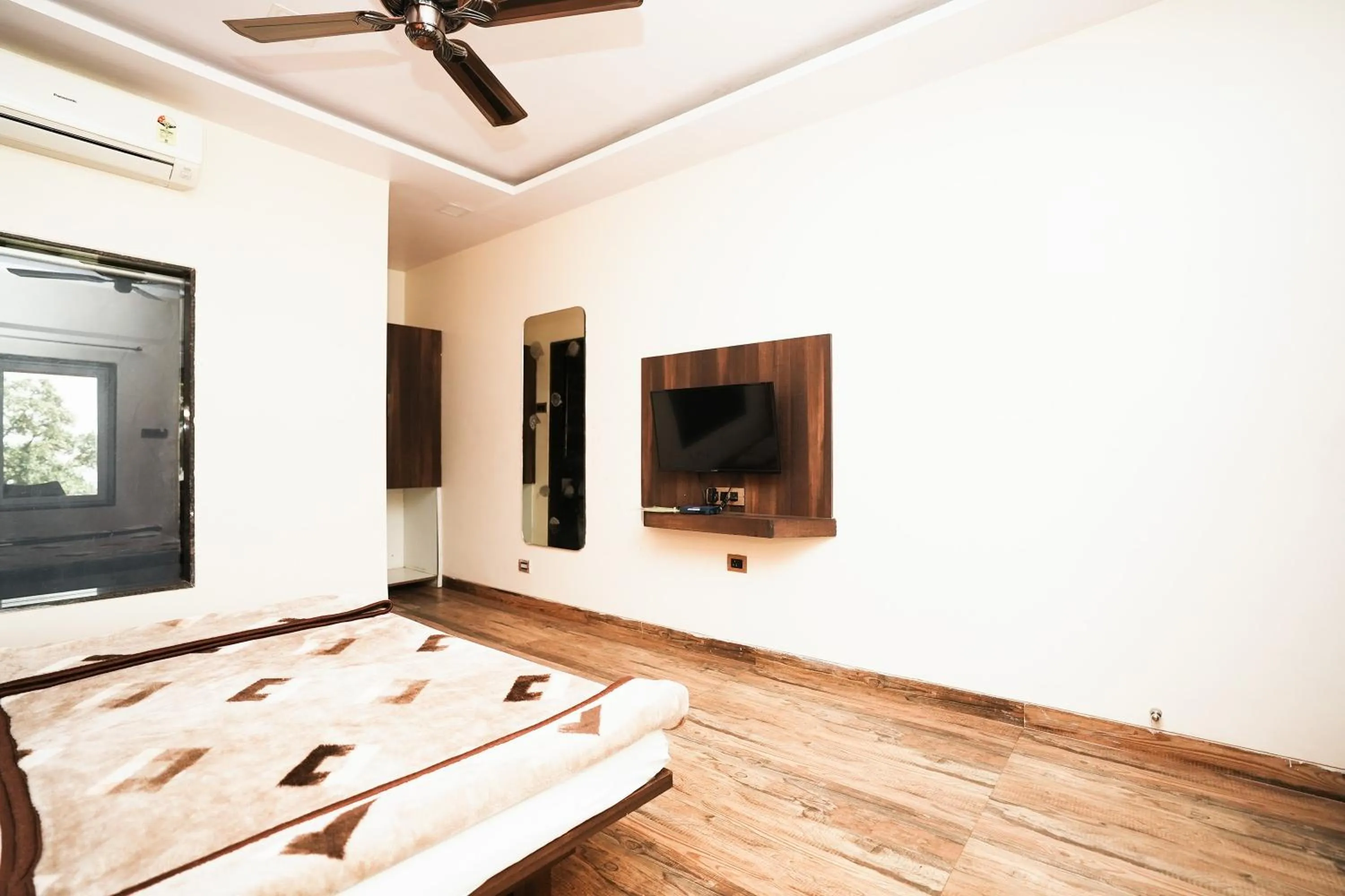 Bedroom, Bed in Dwarka Lawns Cottages