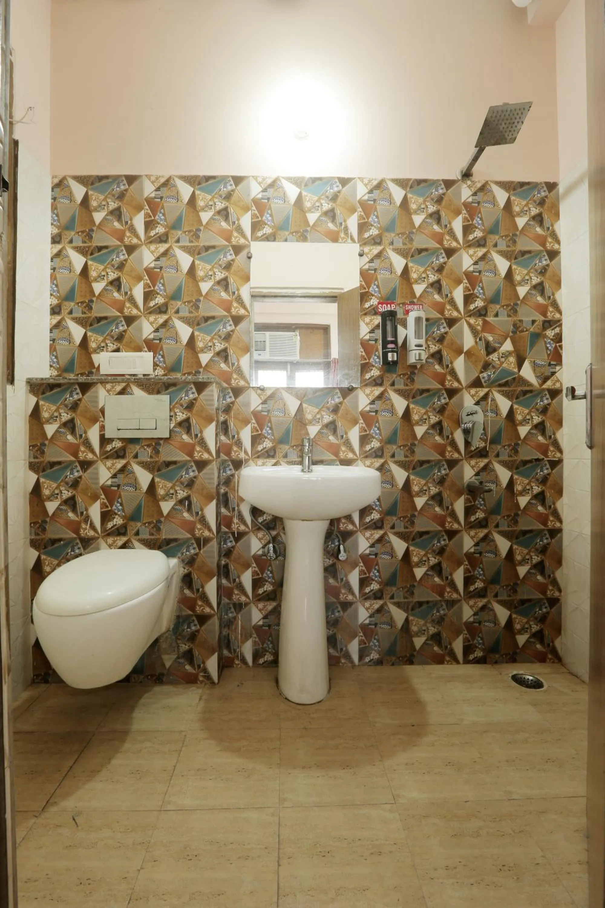 Shower in Hotel Ginger Palace By Aura