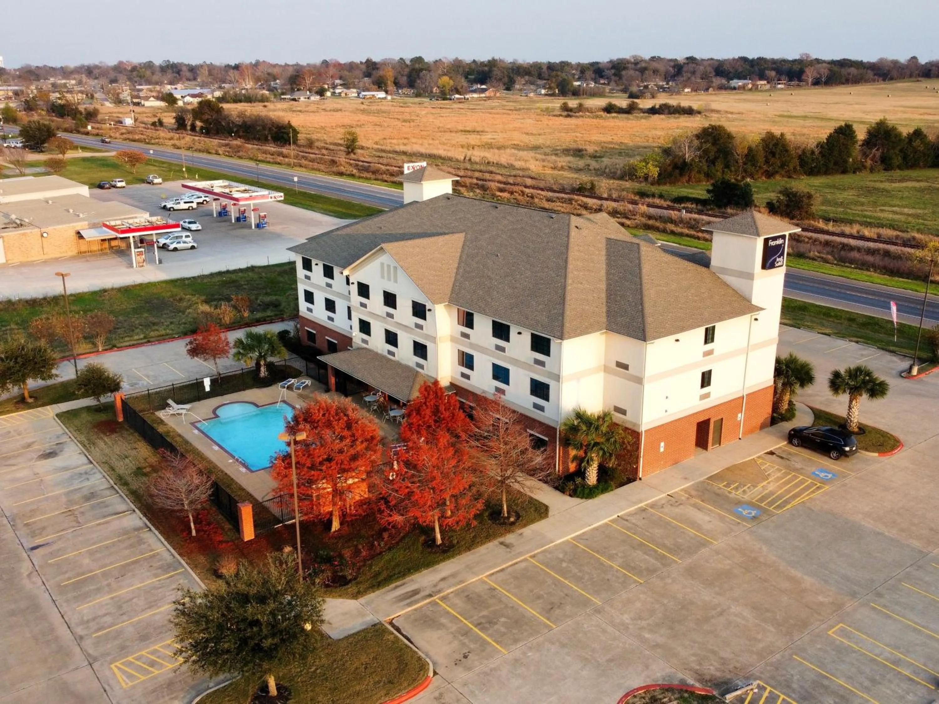 Property building in Franklin Inn & Suites