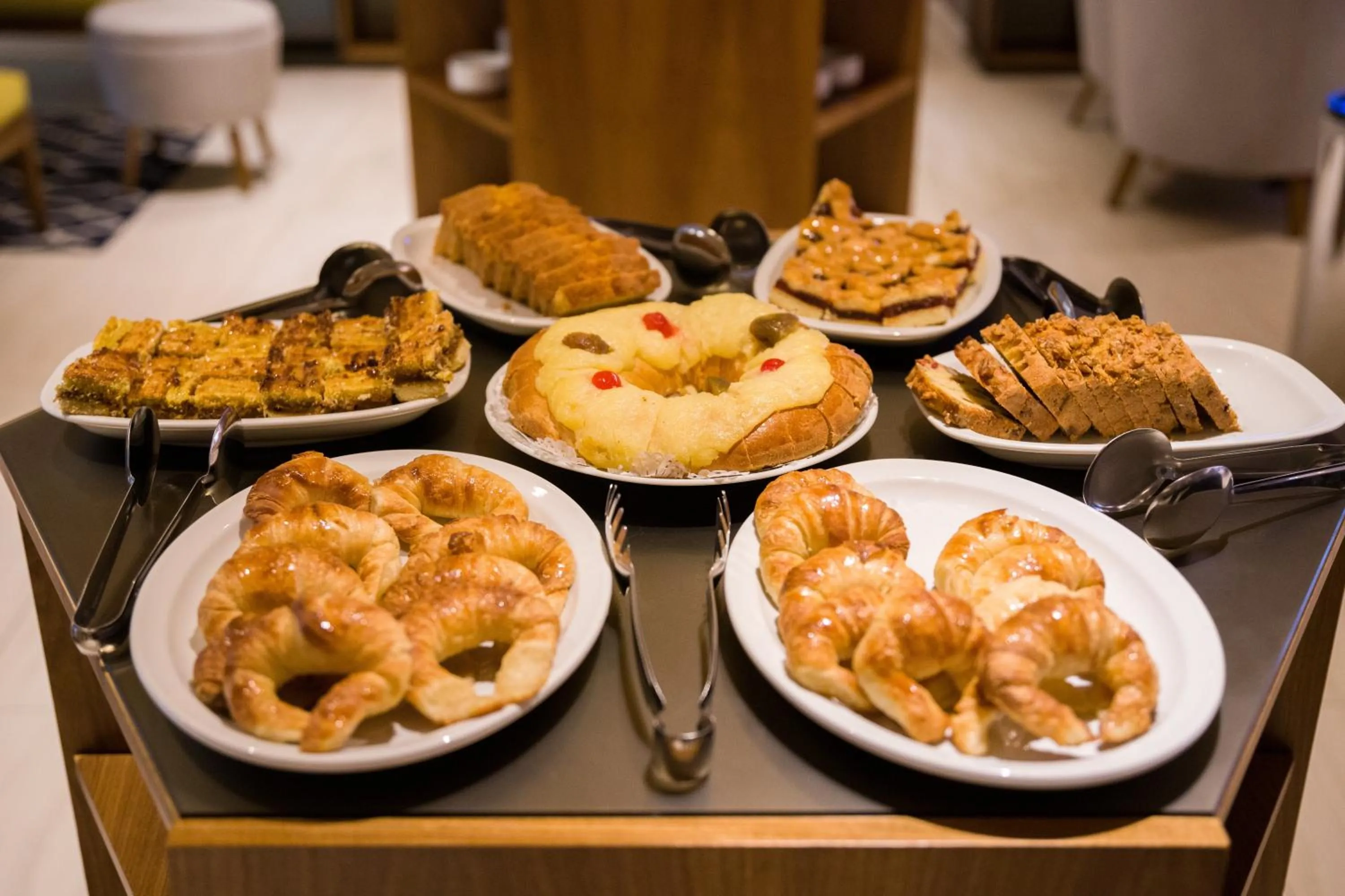 Buffet breakfast in Hotel Treinta-Seis