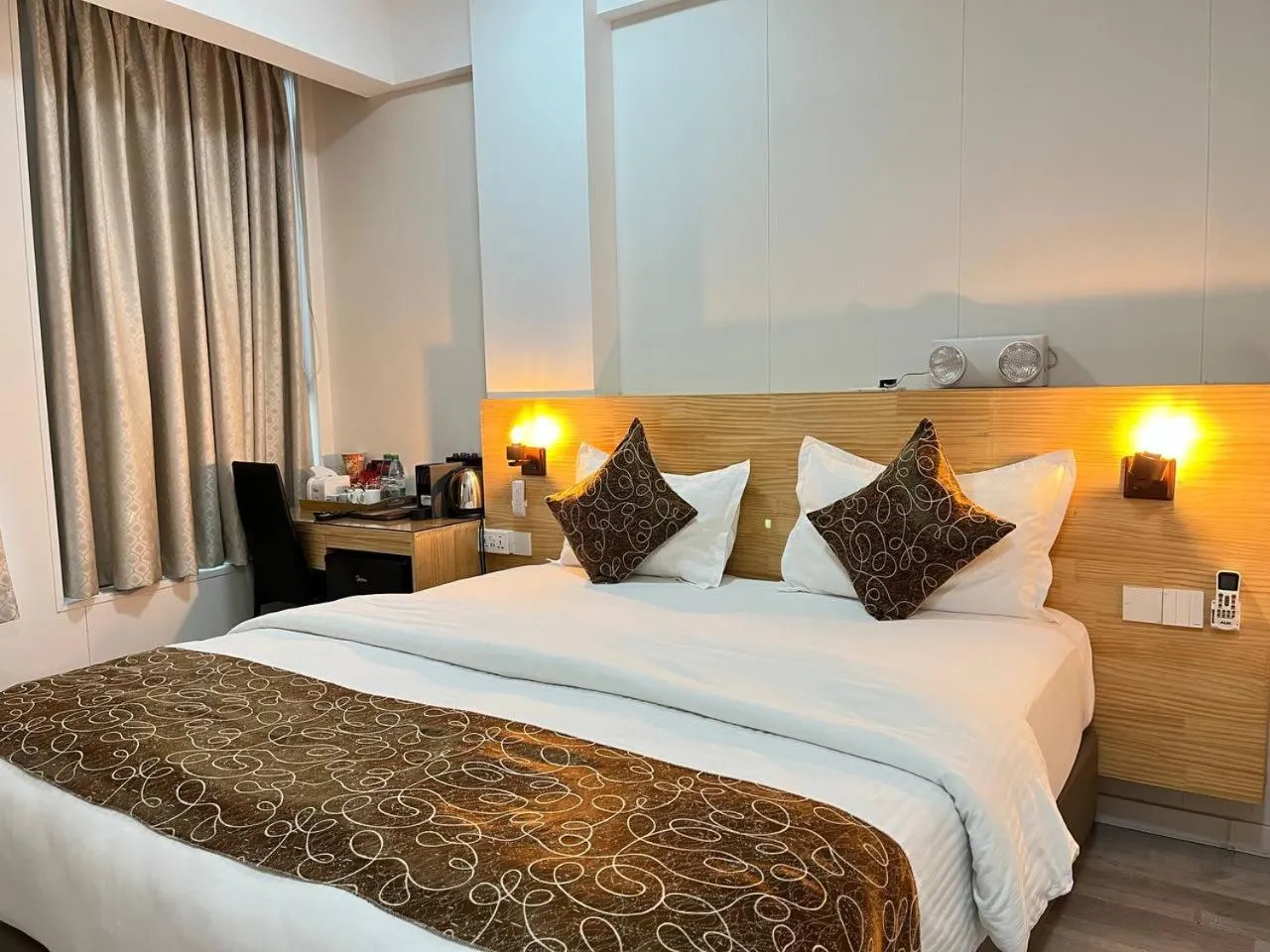 Bed in Tourist Inn Grand