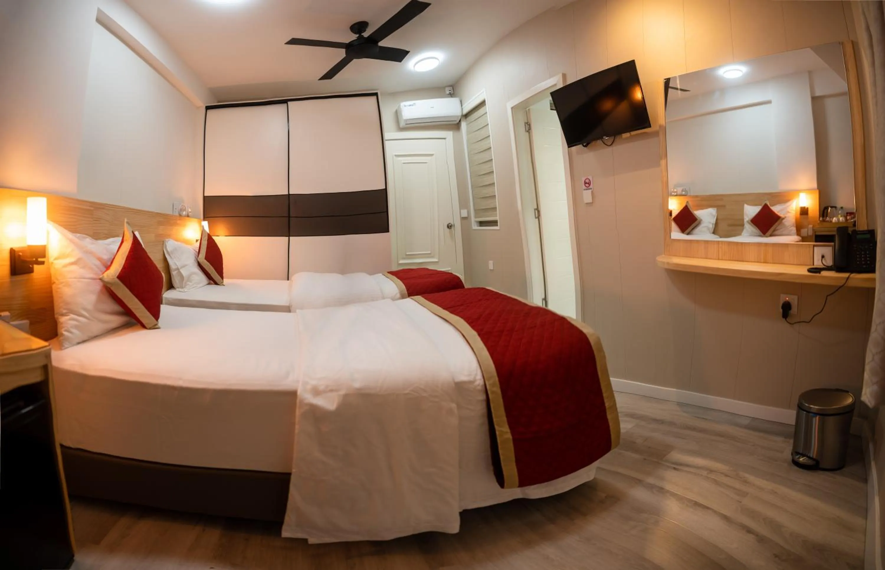 Bed in Tourist Inn Grand