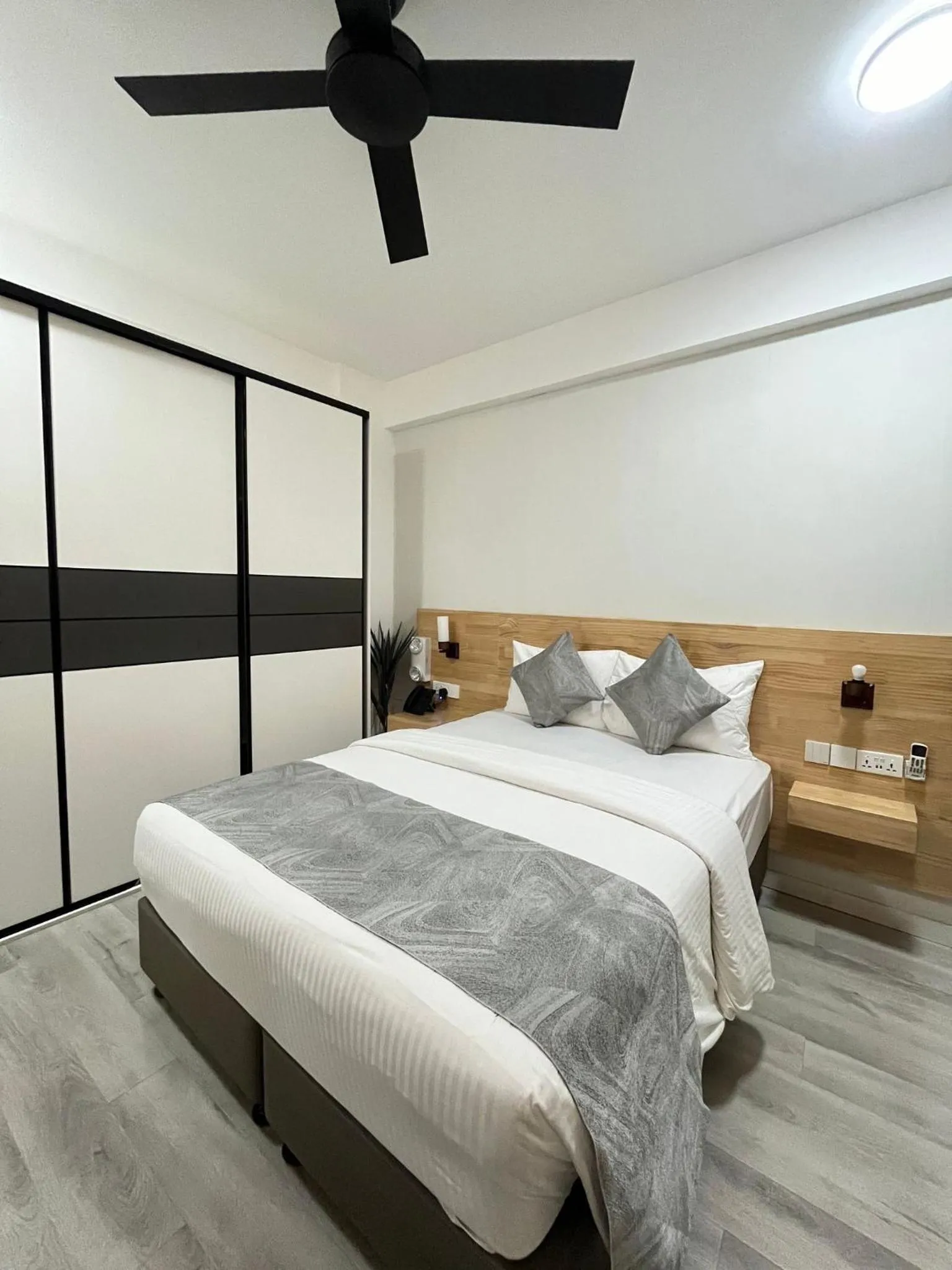 Bed in Tourist Inn Grand