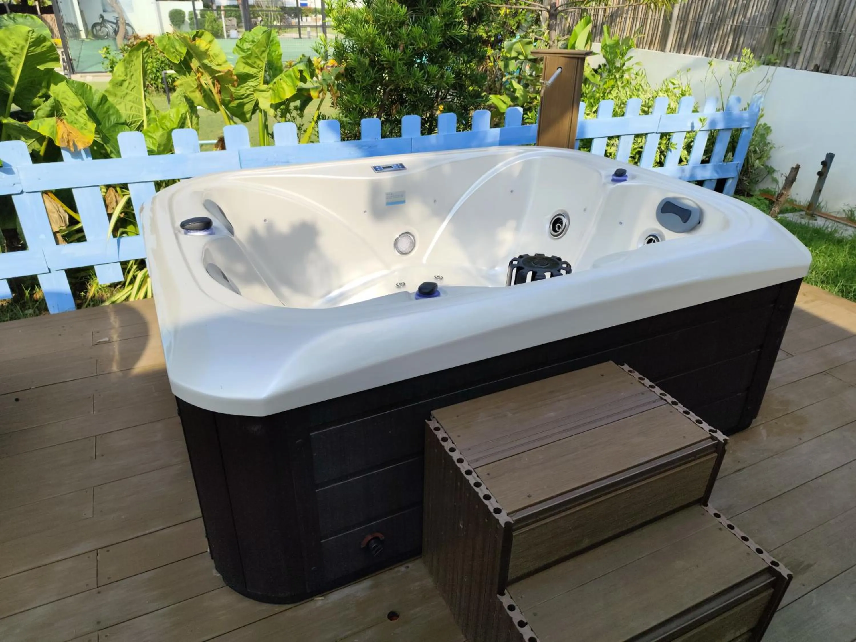 Bath in UNWND Boutique Hotel Calatagan