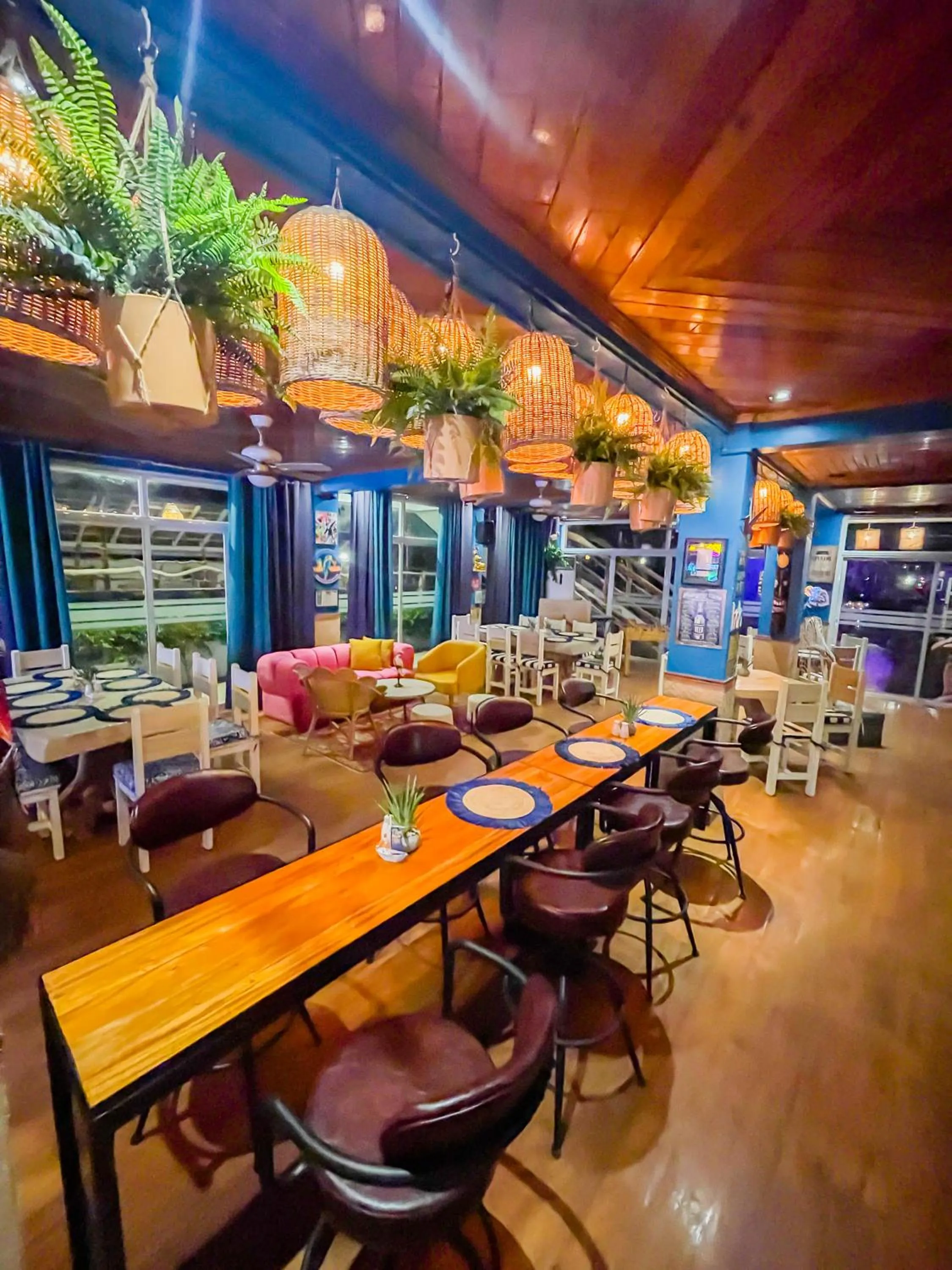 Restaurant/places to eat in UNWND Boutique Hotel Calatagan