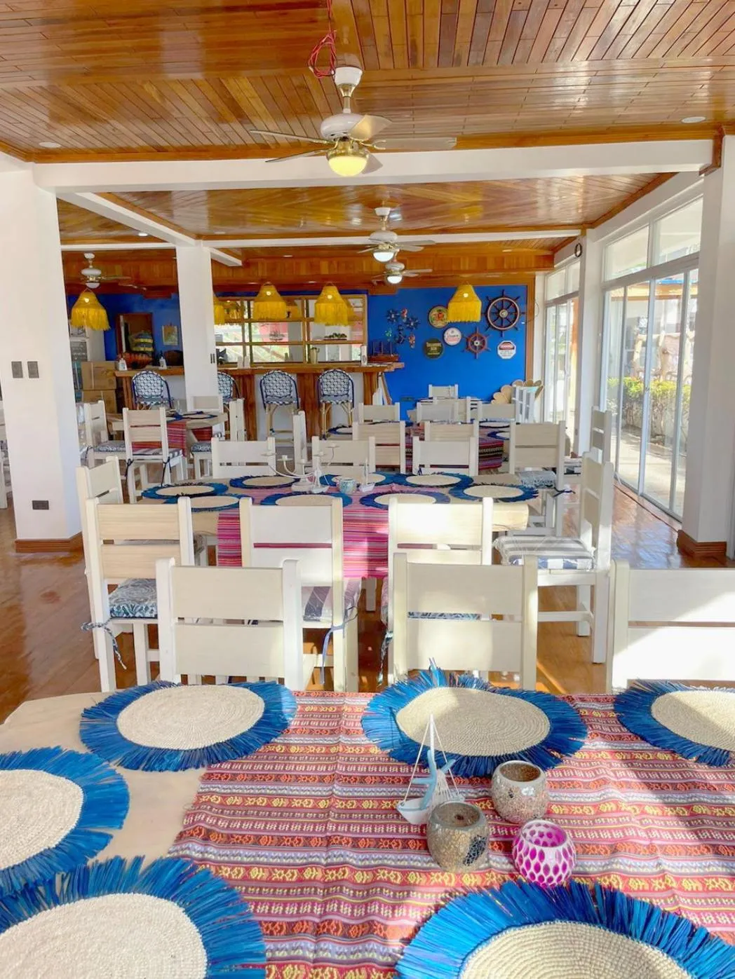 Restaurant/places to eat in UNWND Boutique Hotel Calatagan