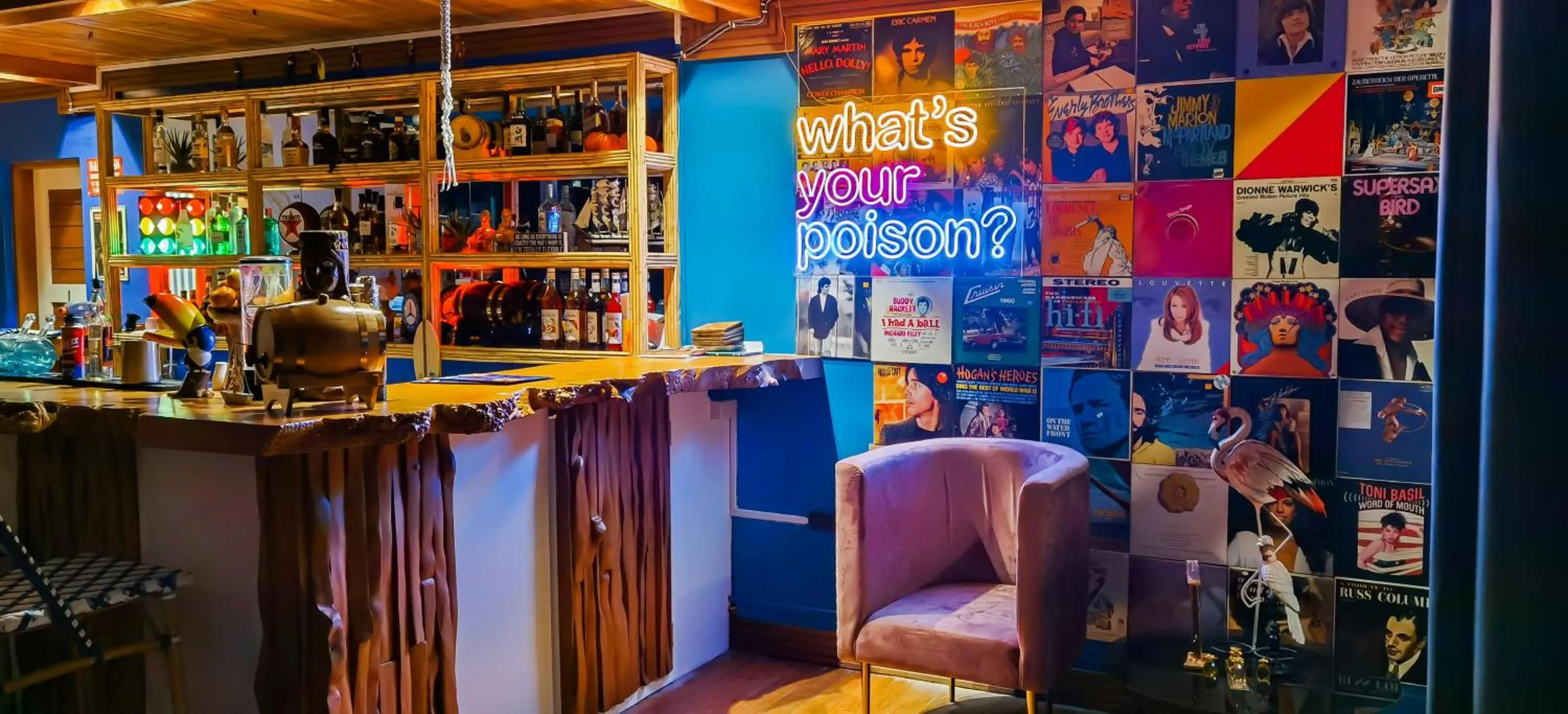 Lounge or bar in UNWND Boutique Hotel Calatagan