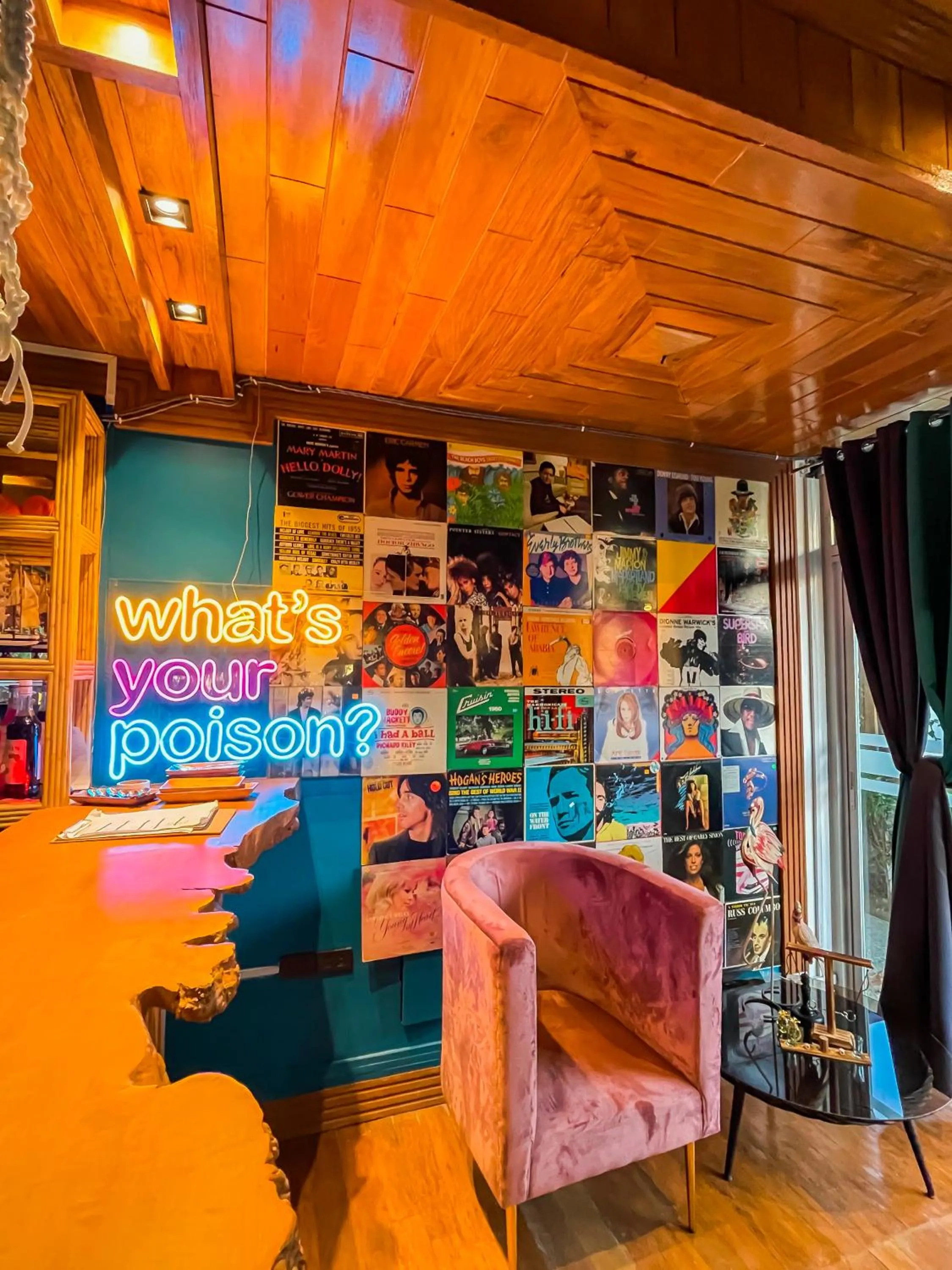 Lounge or bar in UNWND Boutique Hotel Calatagan