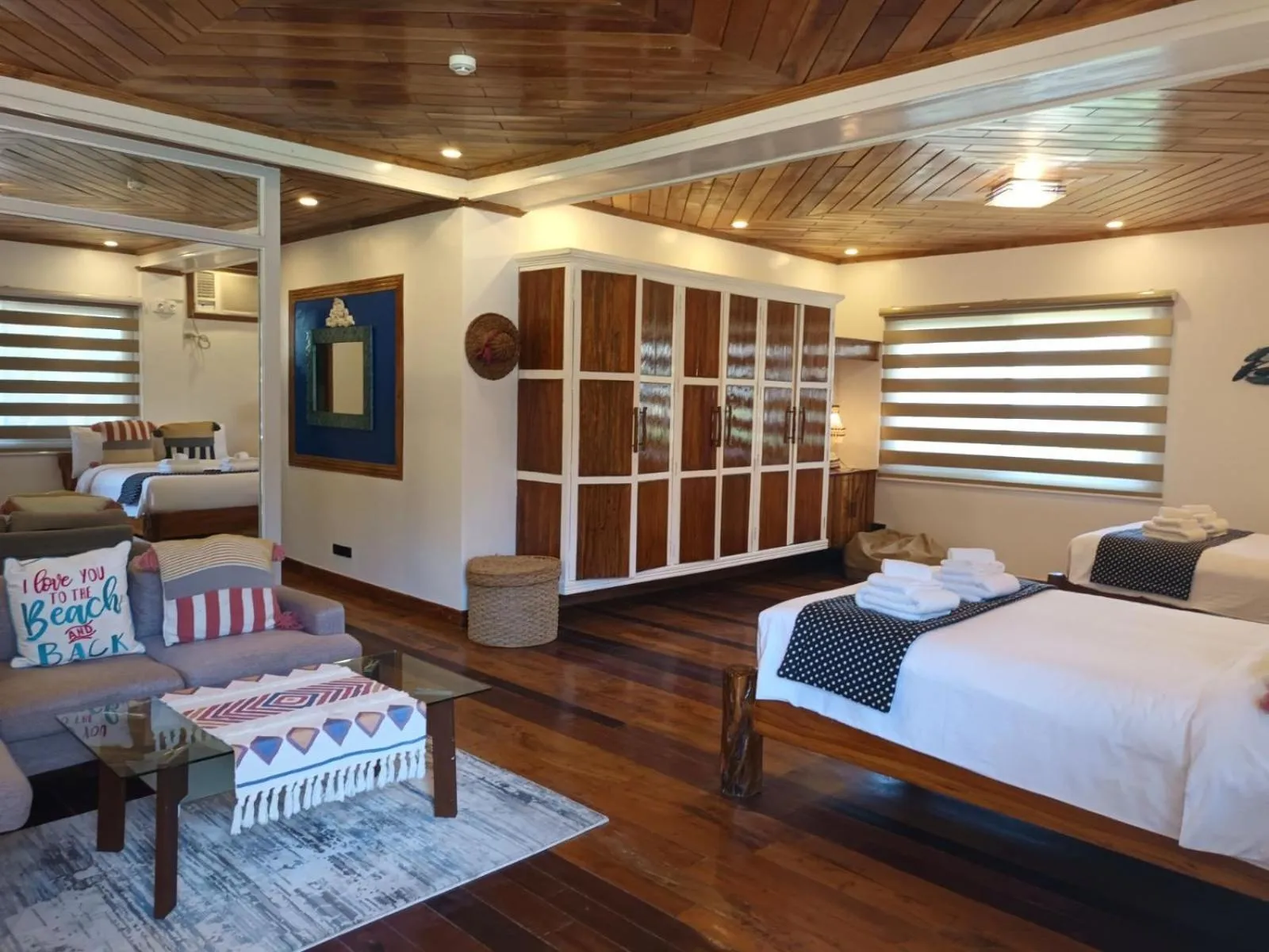 Living room, Bed in UNWND Boutique Hotel Calatagan