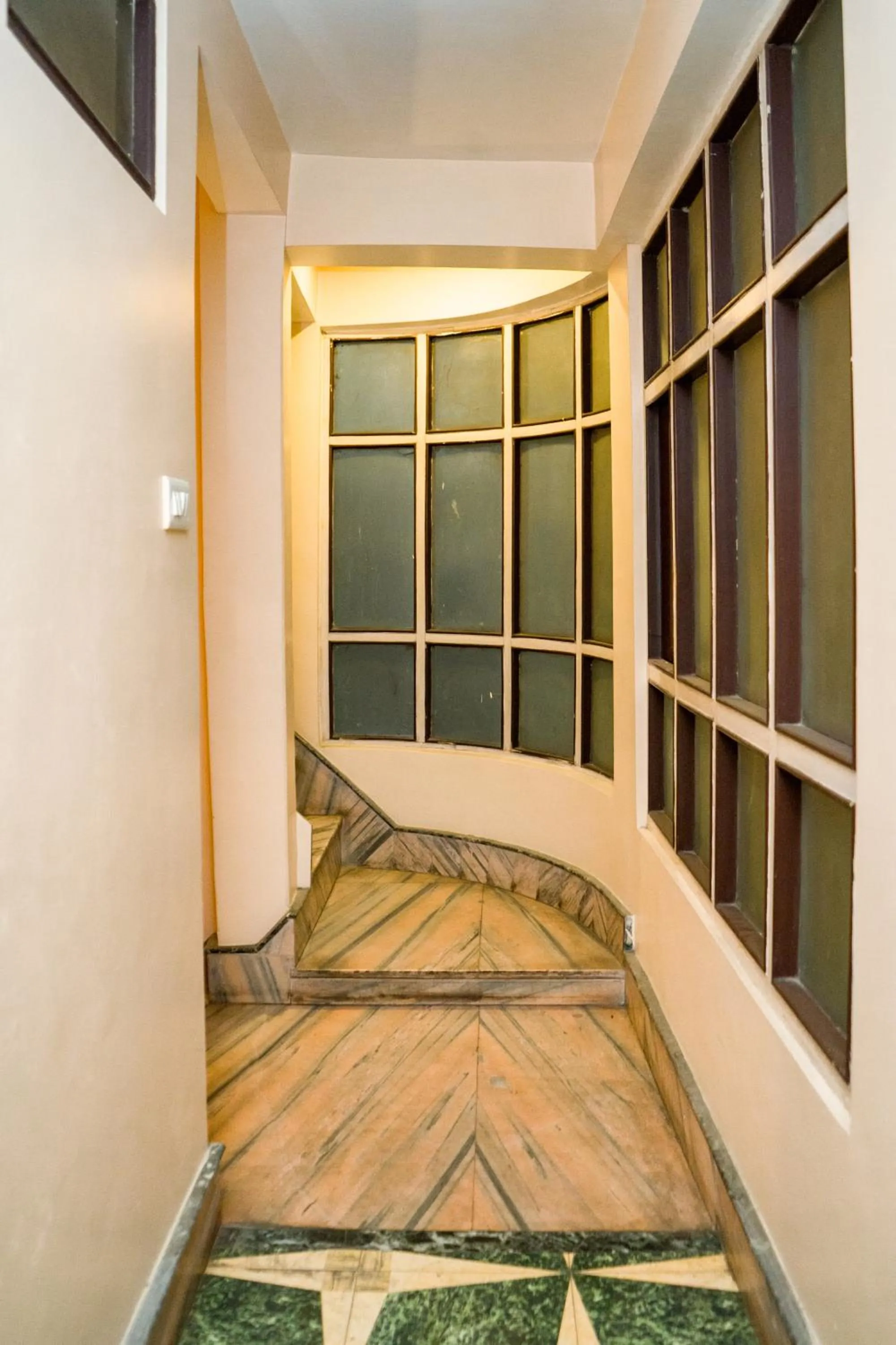 Hotel Siddhi Vinayak Regency, Mg Marg