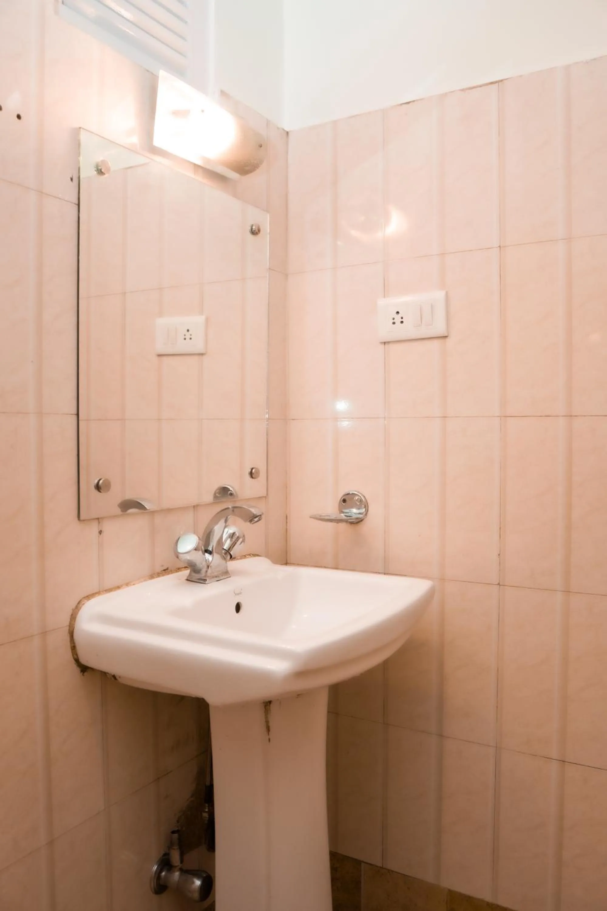 Hotel Siddhi Vinayak Regency, Mg Marg