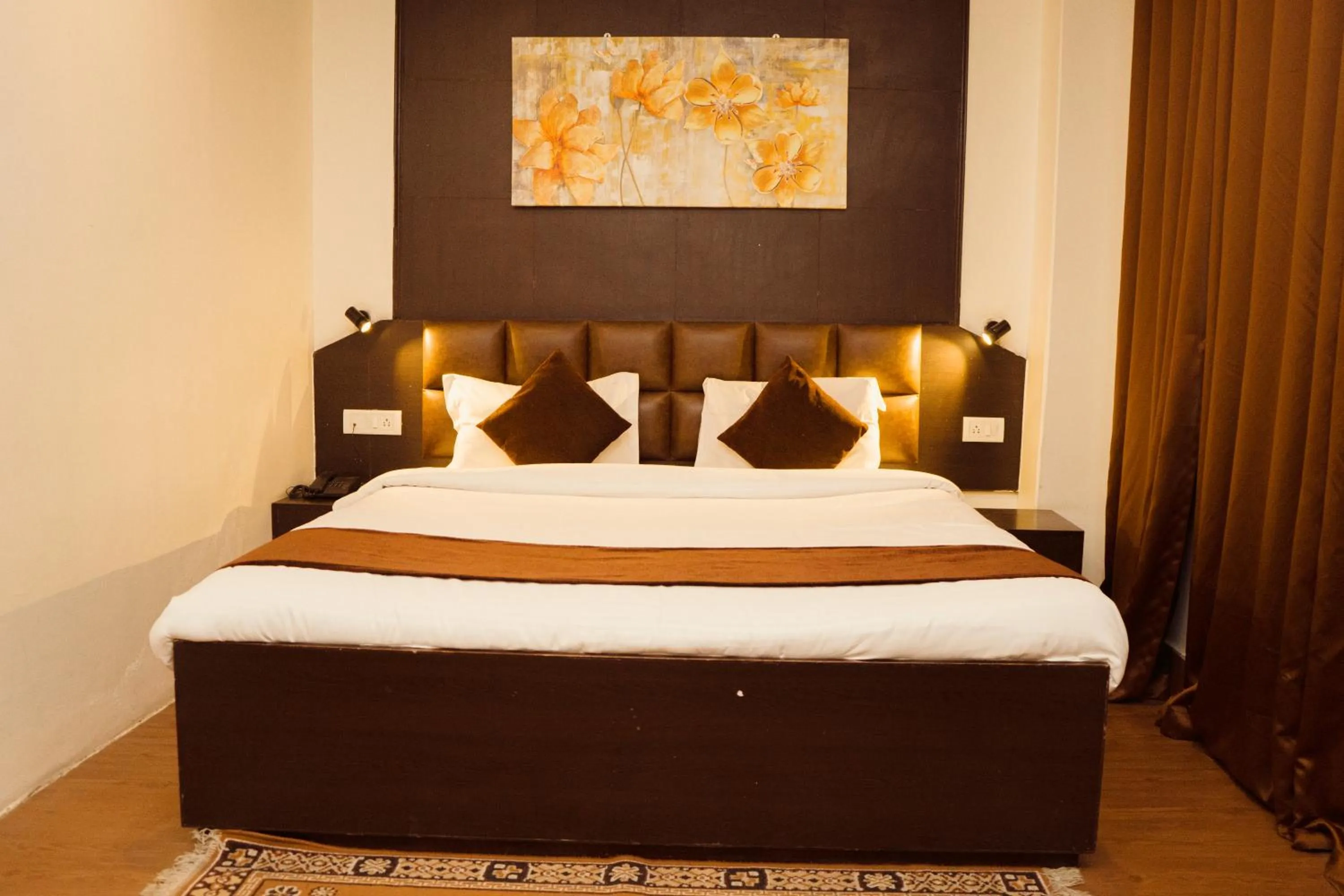 Bed in Hotel Siddhi Vinayak Regency, Mg Marg