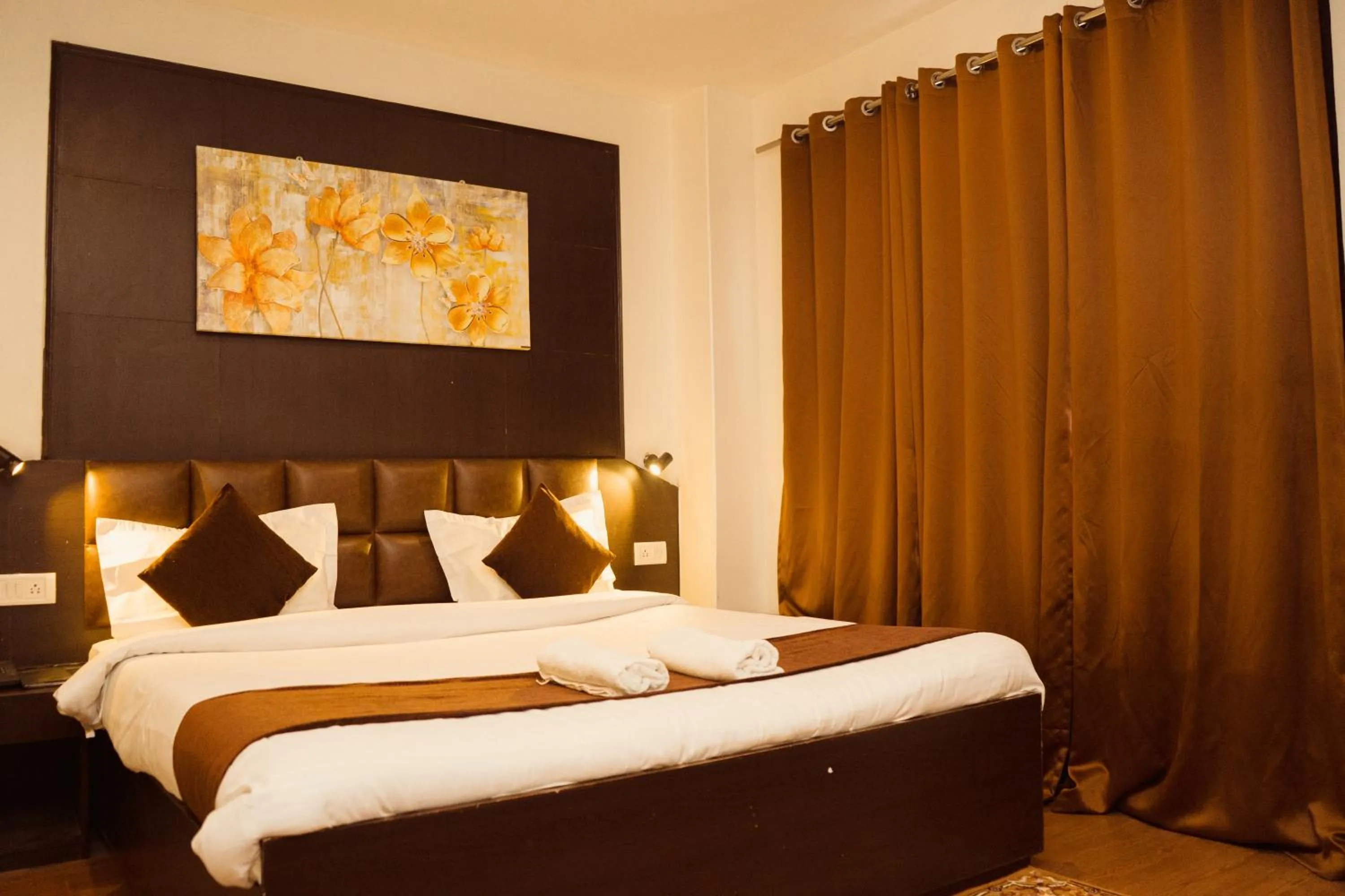 Bed in Hotel Siddhi Vinayak Regency, Mg Marg