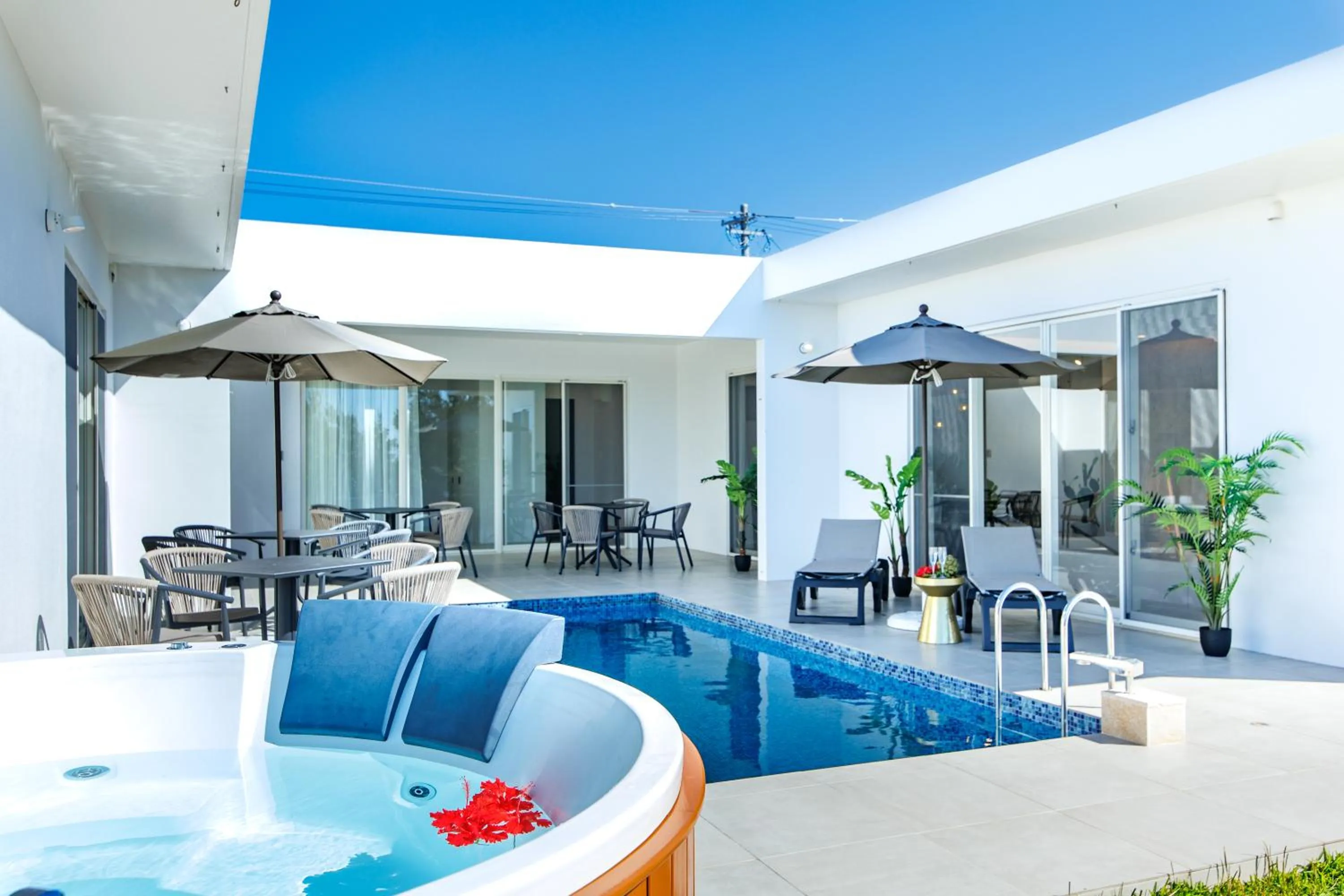 Pool view in Crystal Villa Bayside