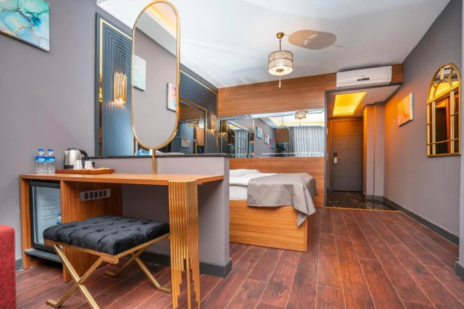 Photo of the whole room in 216 Eagle Palace Suite