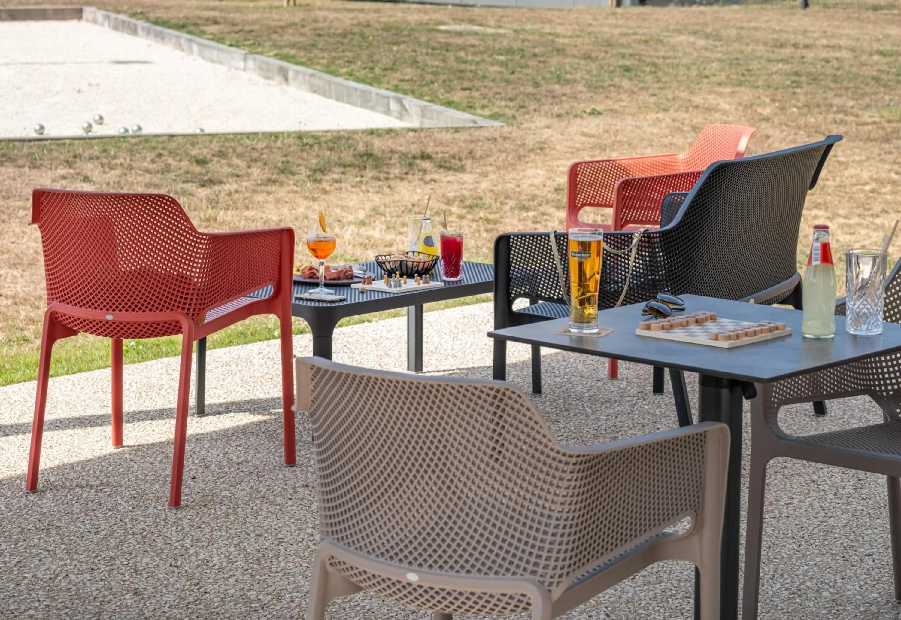 Patio in Kyriad Tours Sud - Ballan Mire