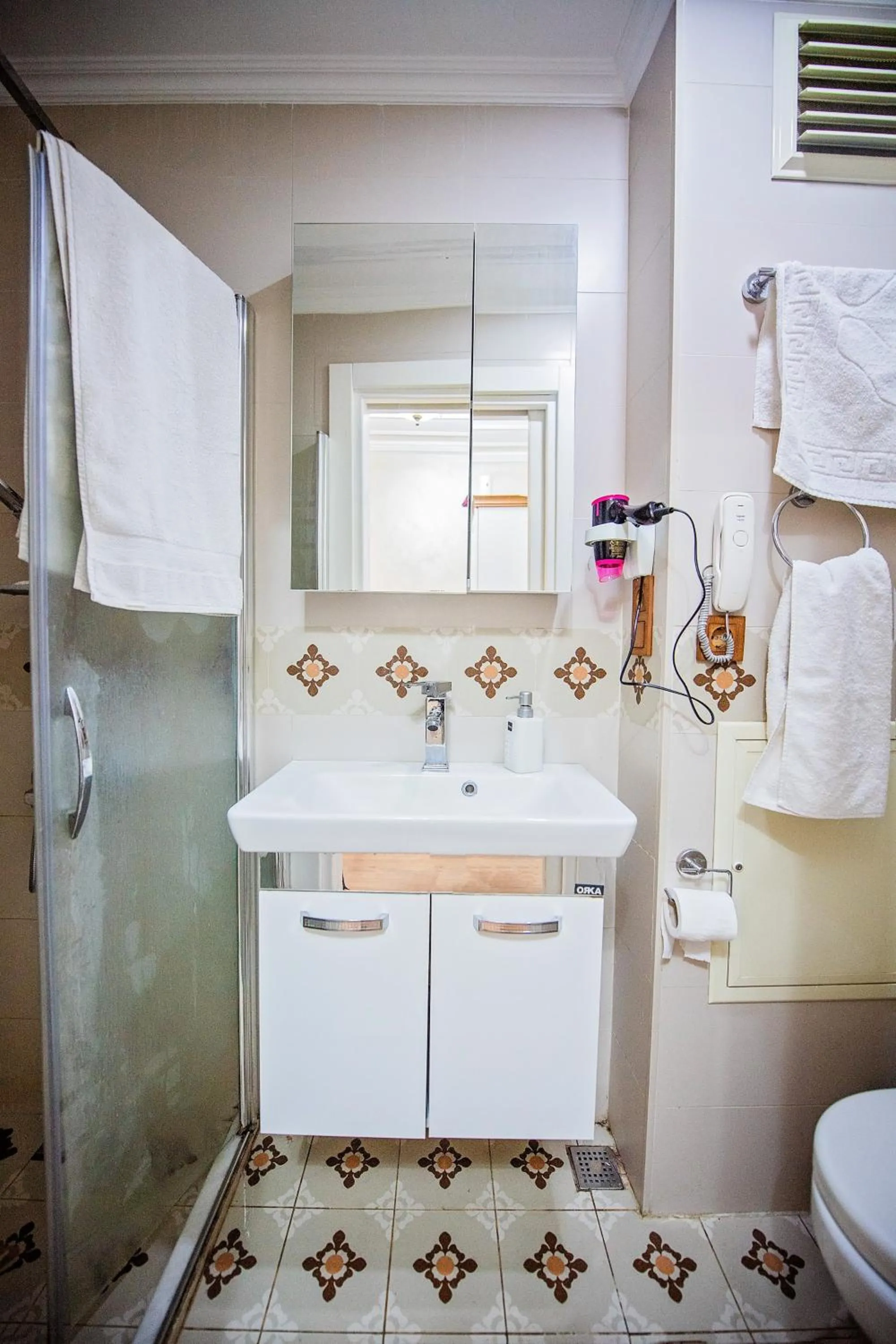 Shower in Linfer Hotel Taksim