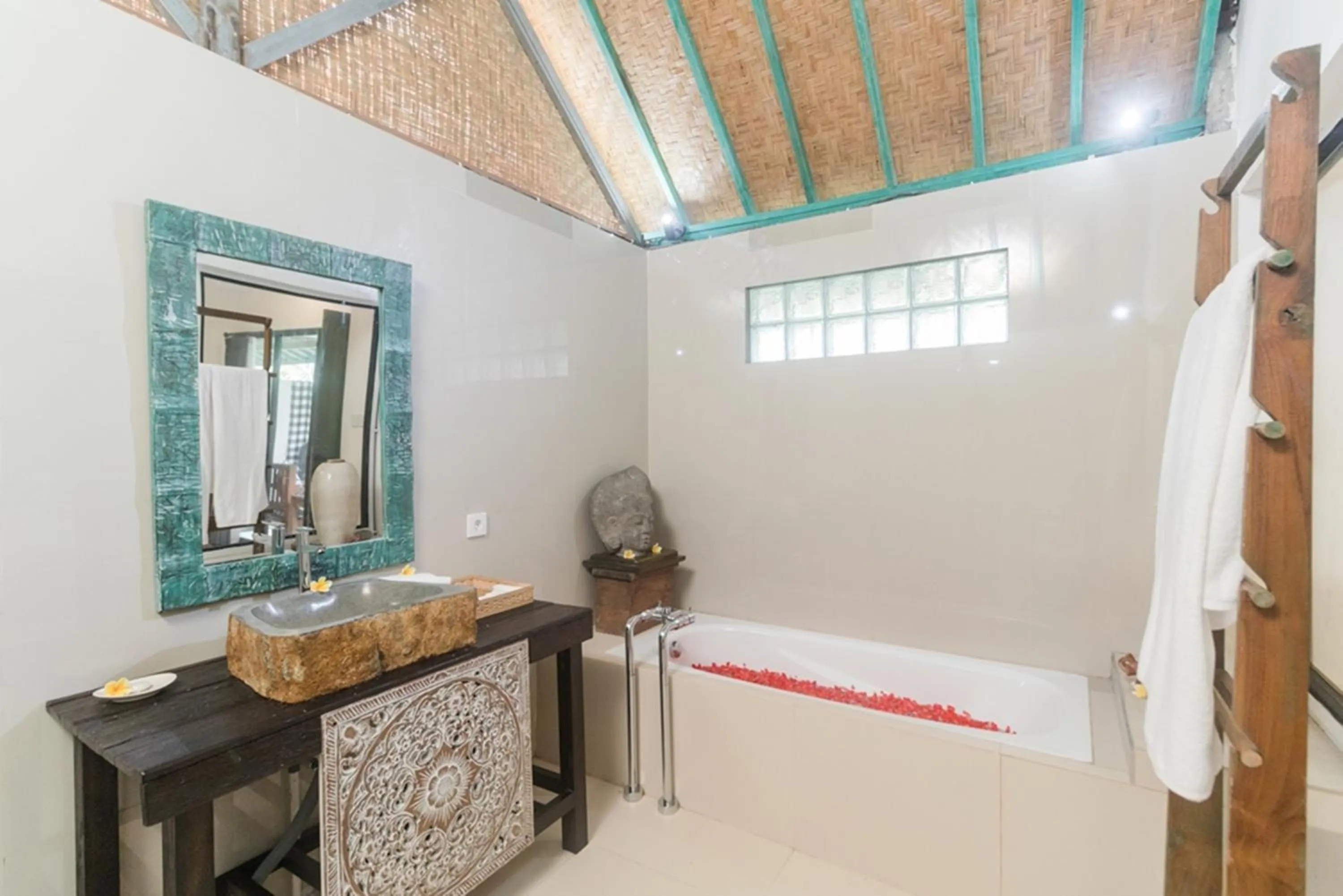 Bathroom in Nawa Sakti Ubud Suite