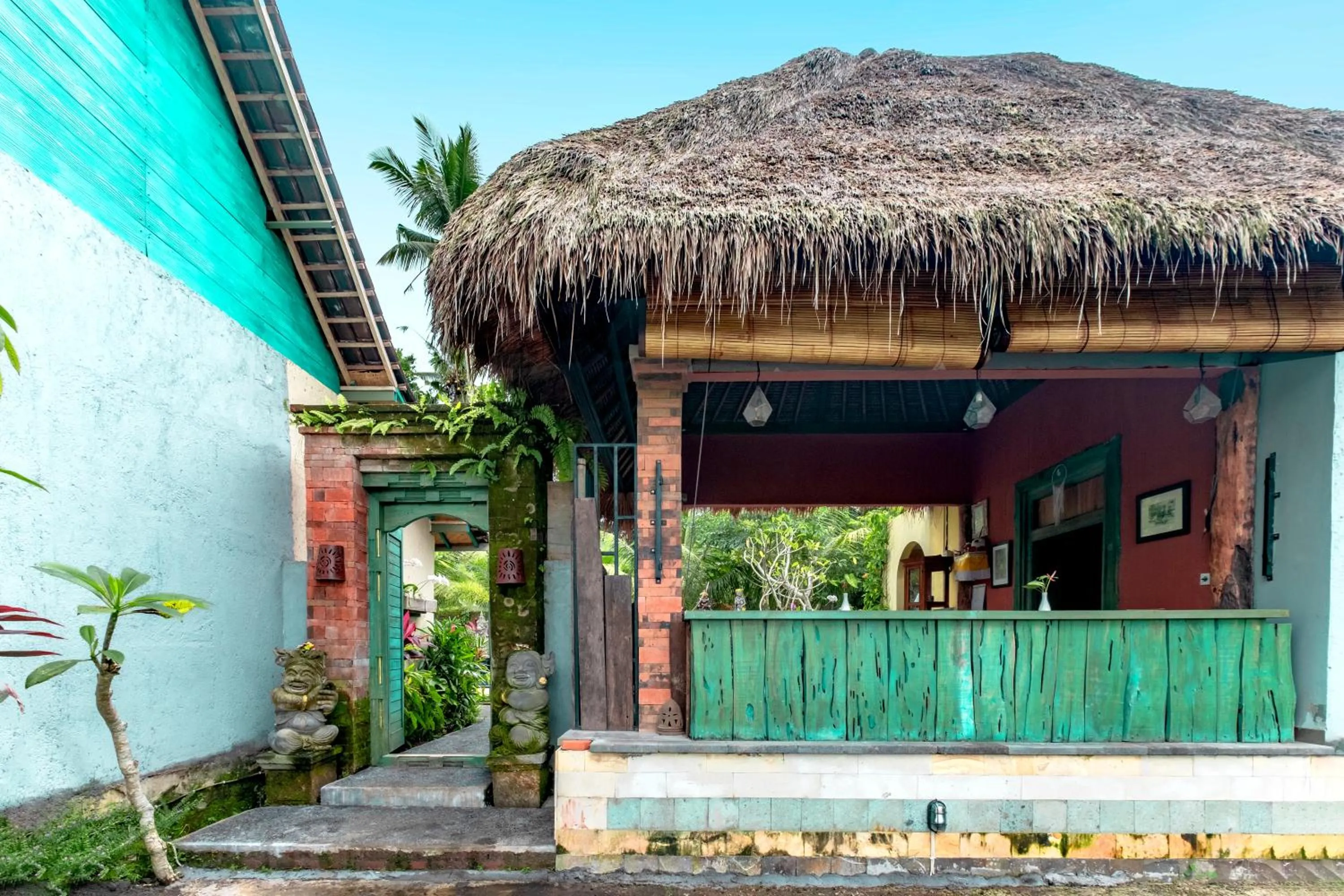 Restaurant/places to eat in Nawa Sakti Ubud Suite