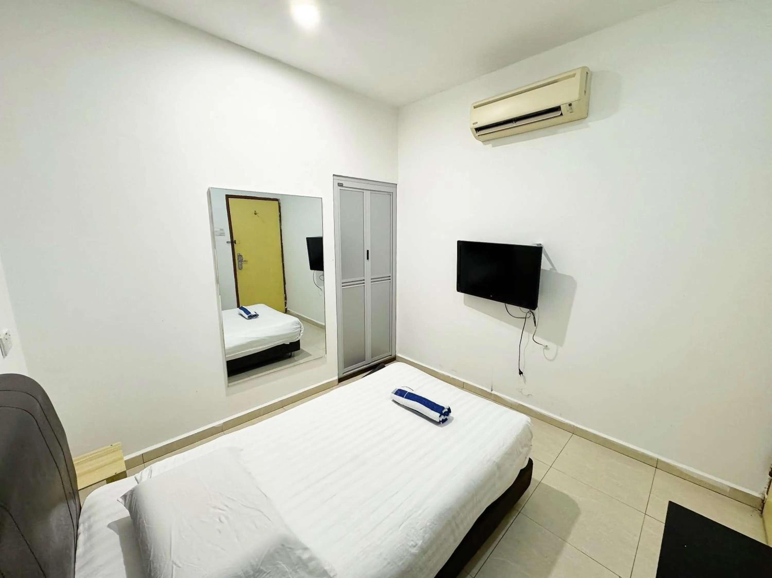 Bedroom, Bed in Hotel O Furich Hotel