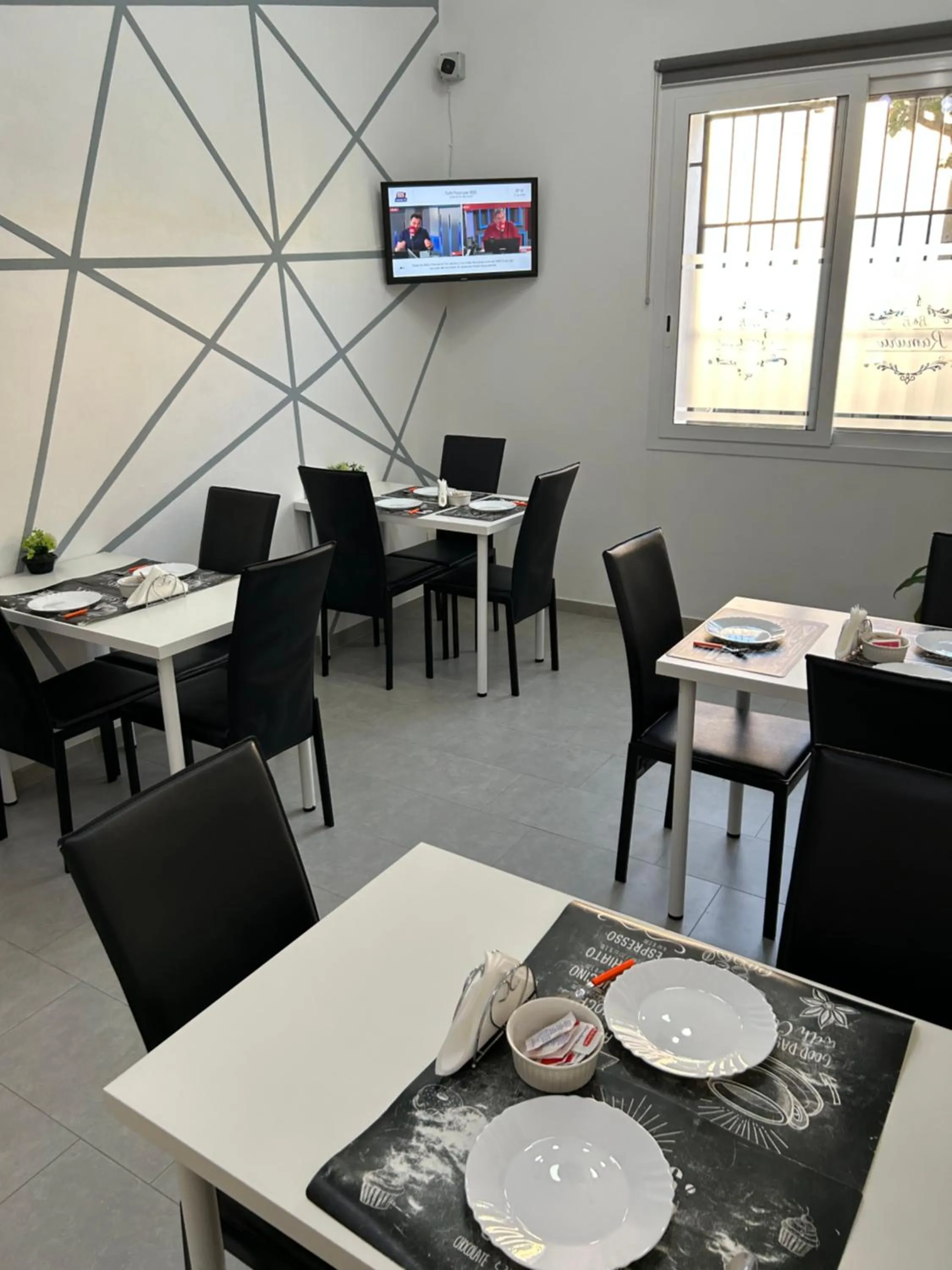 Restaurant/places to eat in B&B Ramura