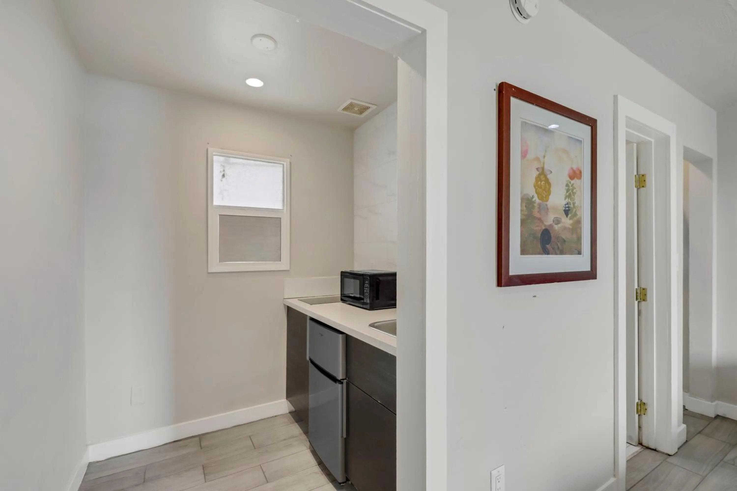 Kitchen or kitchenette in Desert Moon Motel