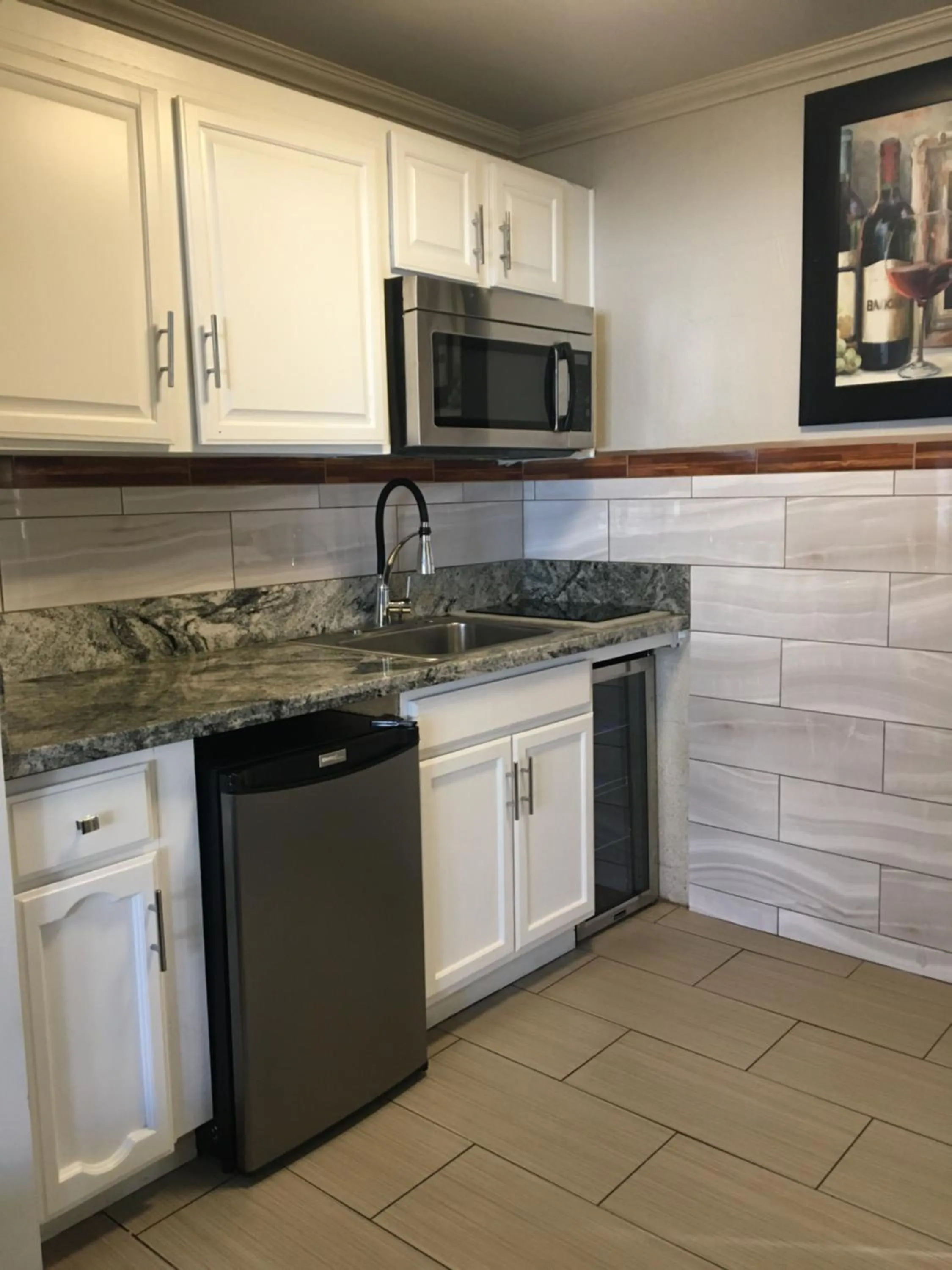 Kitchen or kitchenette in Desert Moon Motel