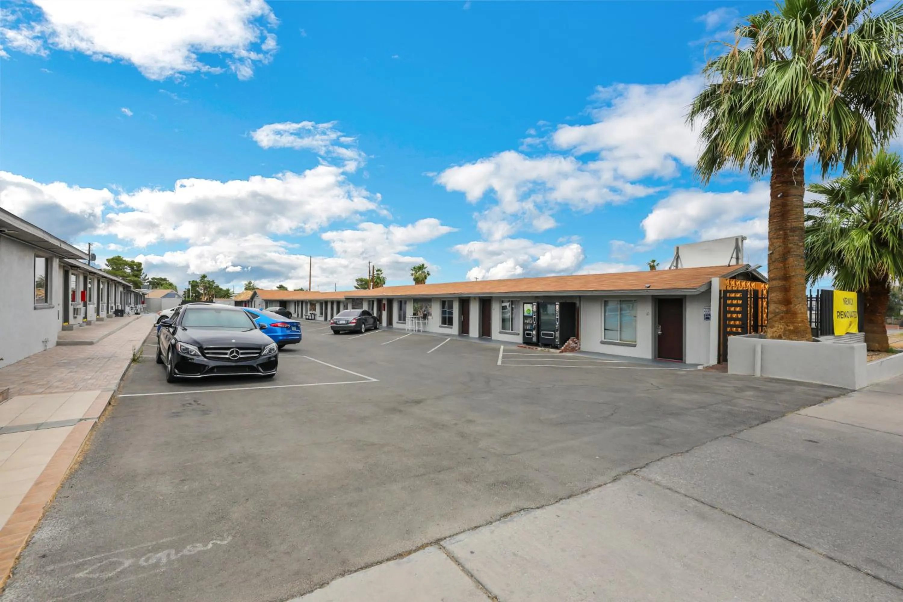 Property building in Desert Moon Motel