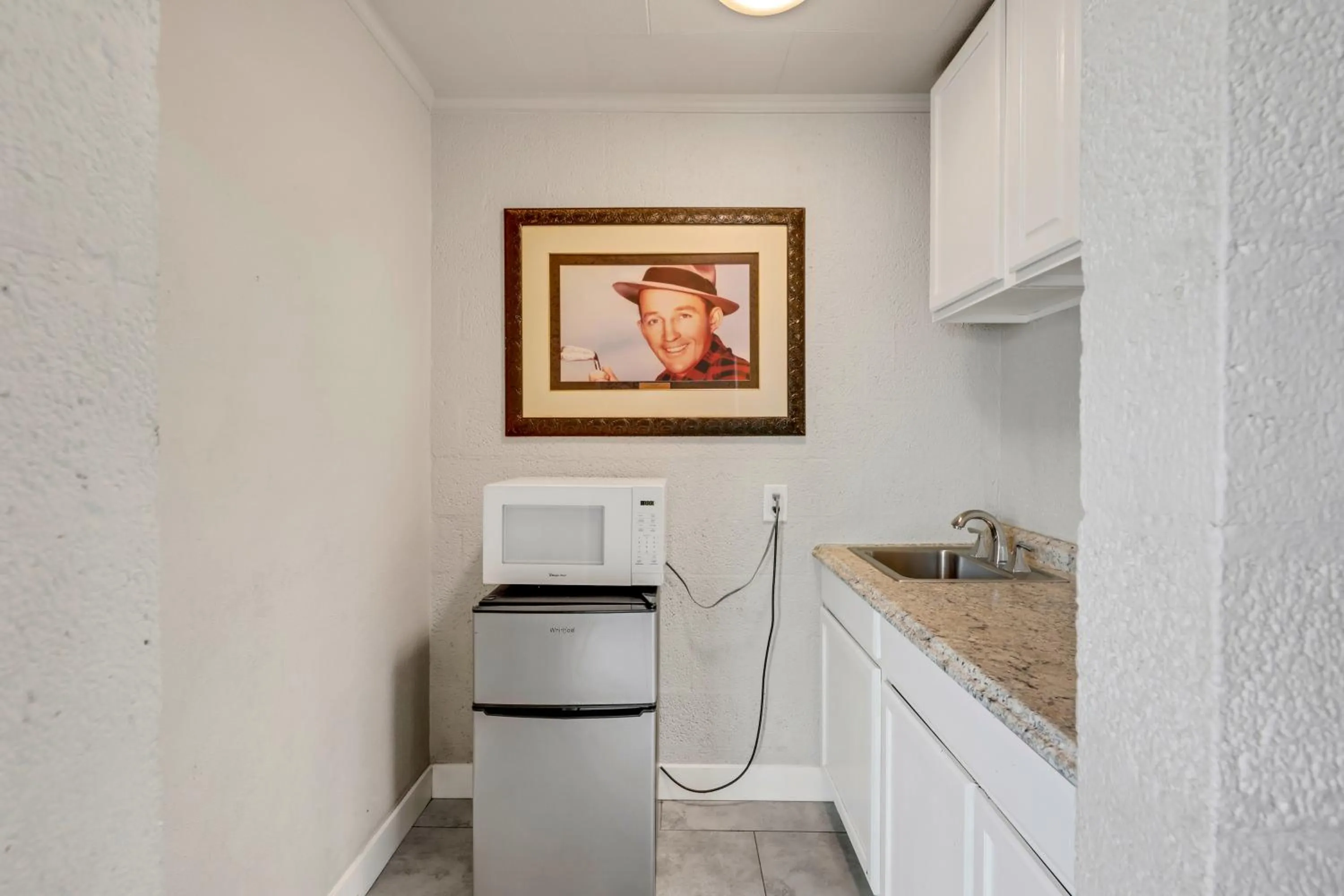 Kitchen or kitchenette in Desert Moon Motel