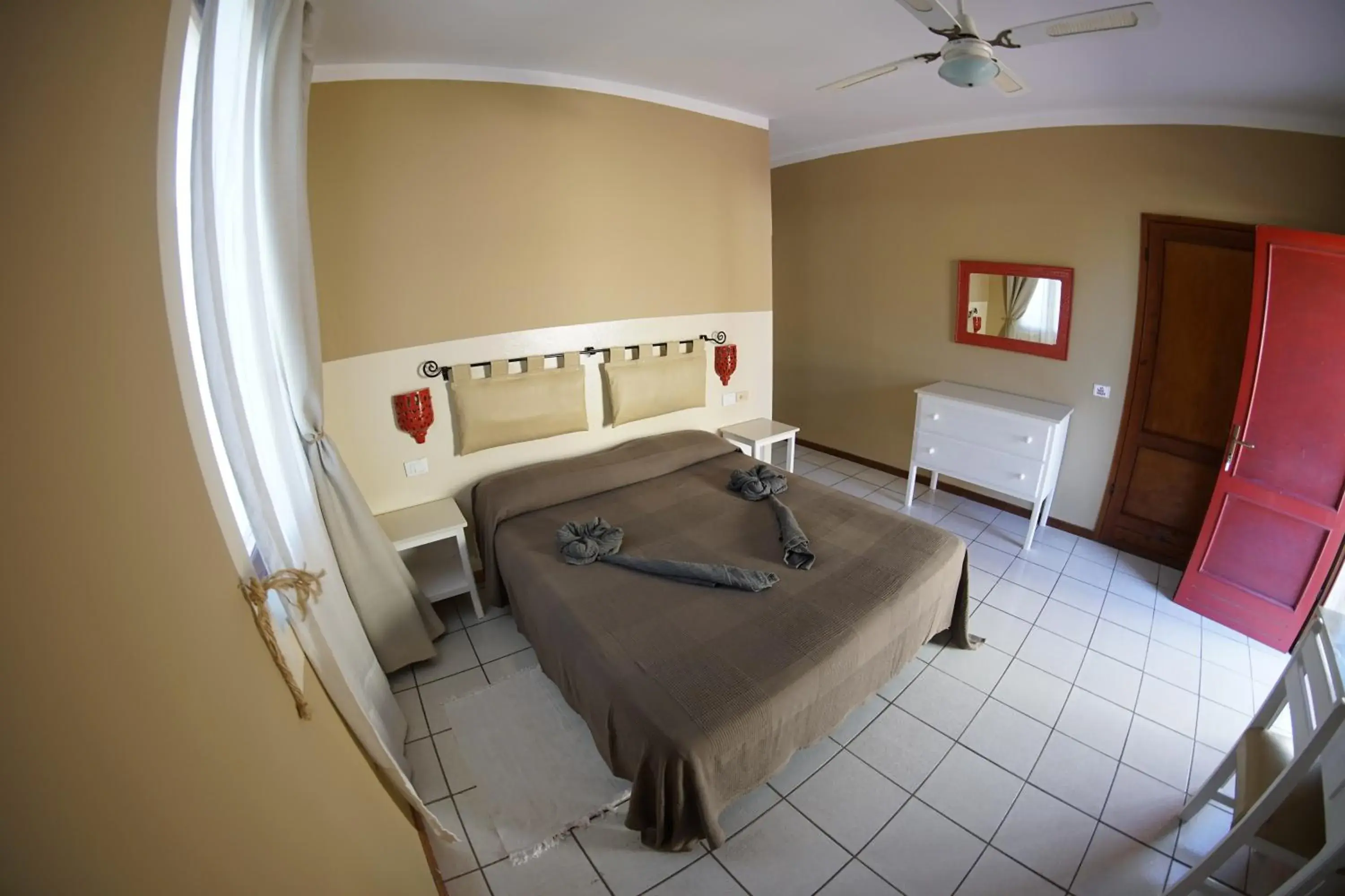 Deluxe Room (2 Adults + 1 Child) - single occupancy in Estoril Hotel - Apartments Deluxe Room (2 Adults + 1 Child) - single occupancy in Estoril Hotel - Apartments