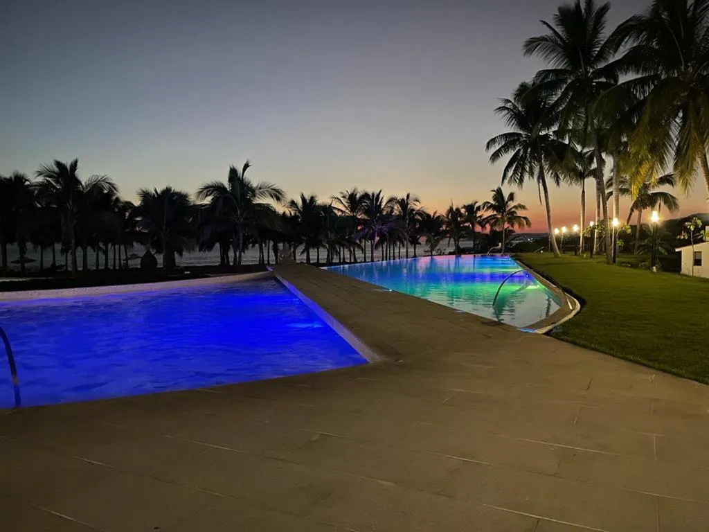 Night in Maritima Front Beach Apartment