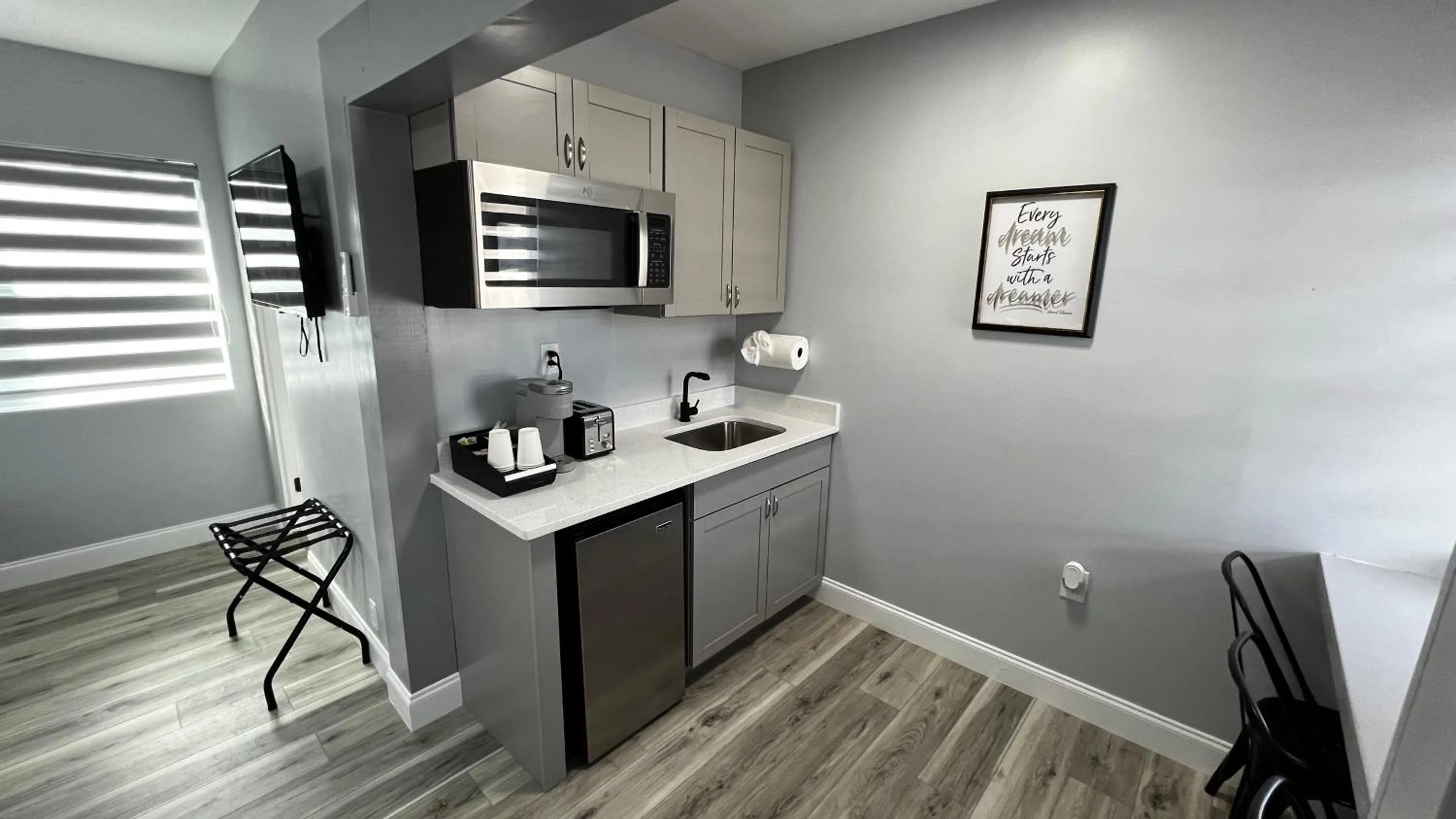 Coffee/tea facilities in Oceano Suites Daytona Beach