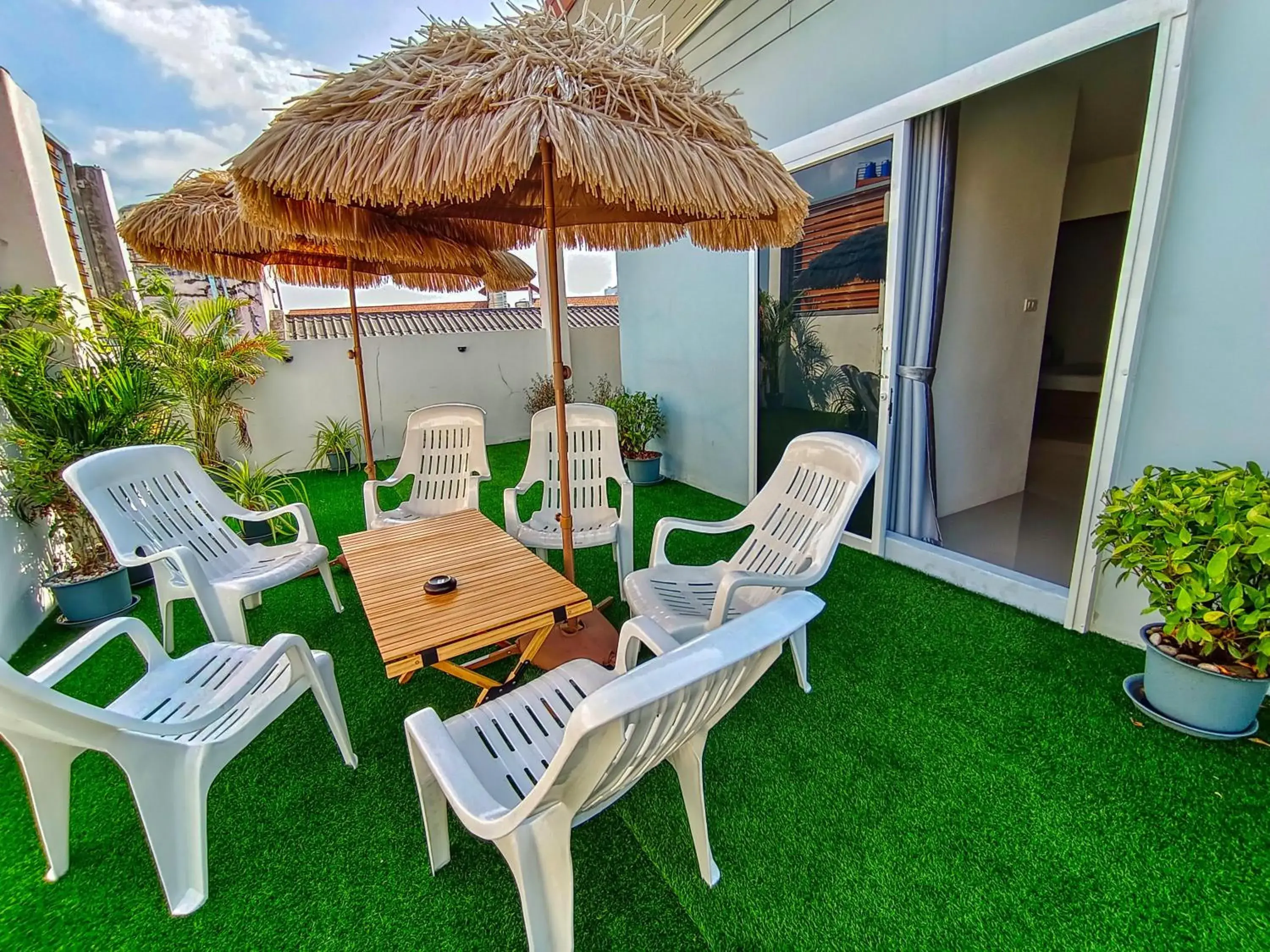 Junior Suite with Terrace in Sailor Hotel Pattaya Junior Suite with Terrace in Sailor Hotel Pattaya