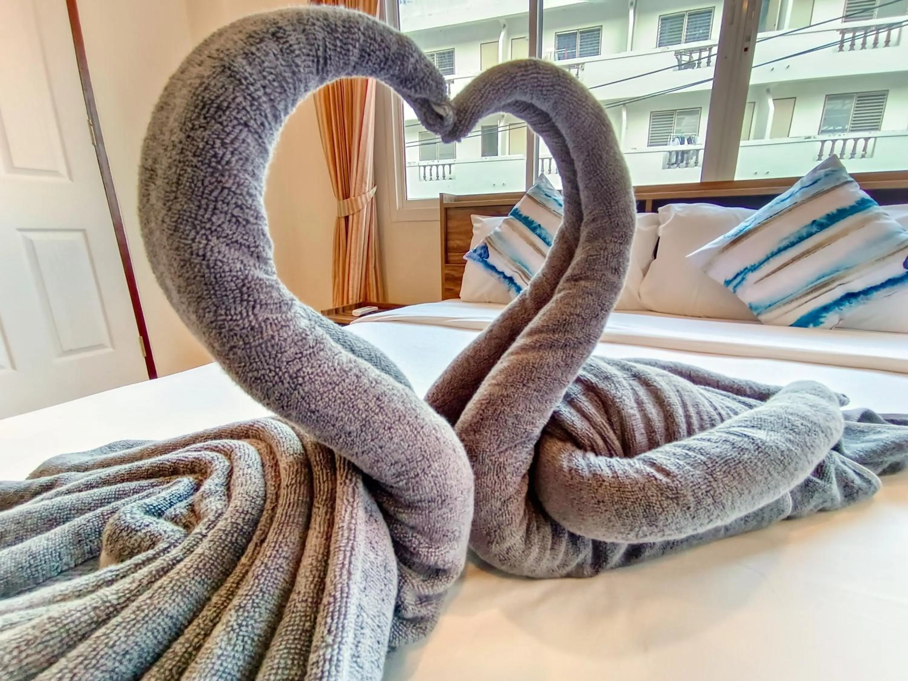 Photo of the whole room, Bed in Sailor Hotel Pattaya