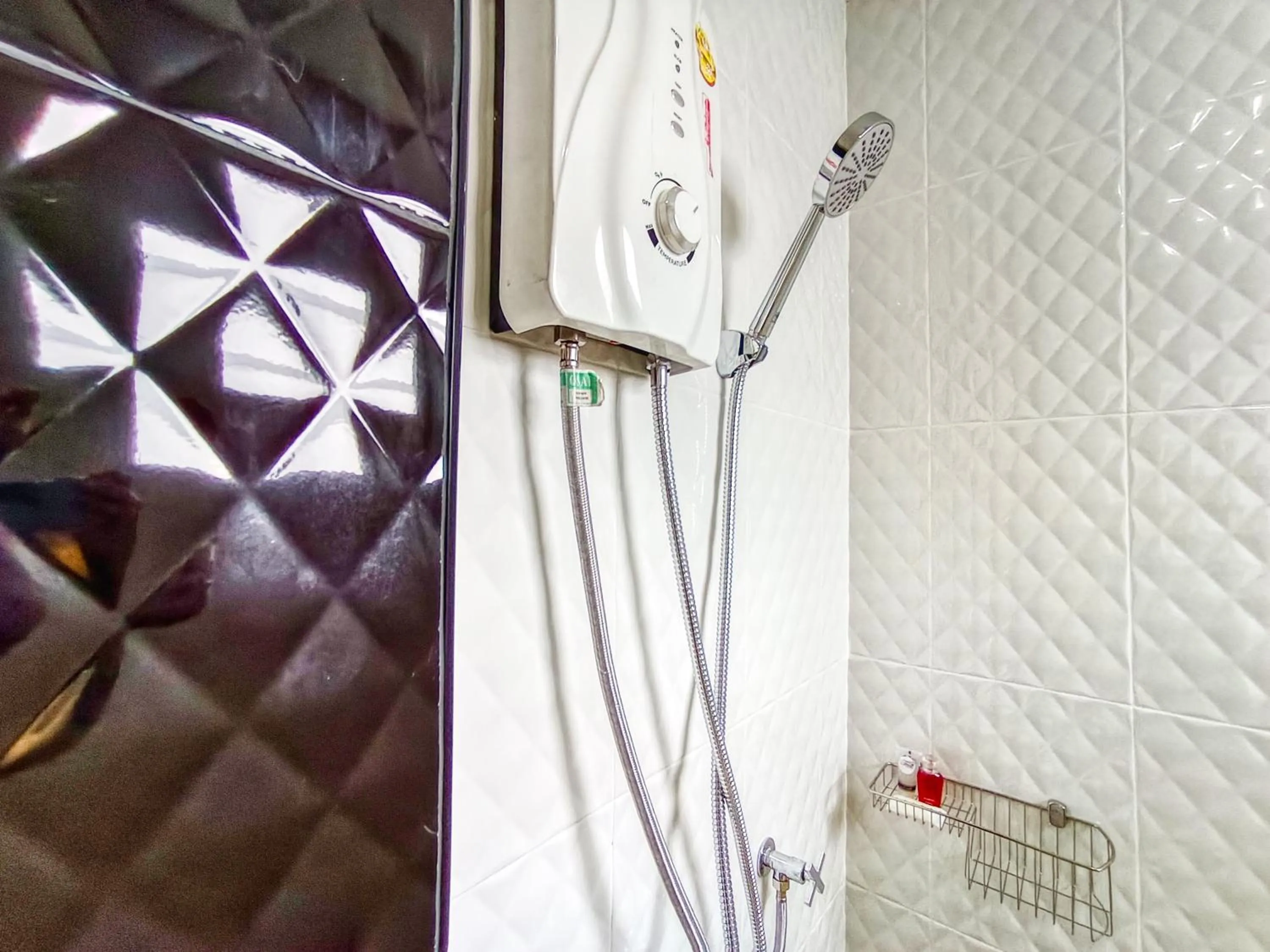 Shower in Sailor Hotel Pattaya