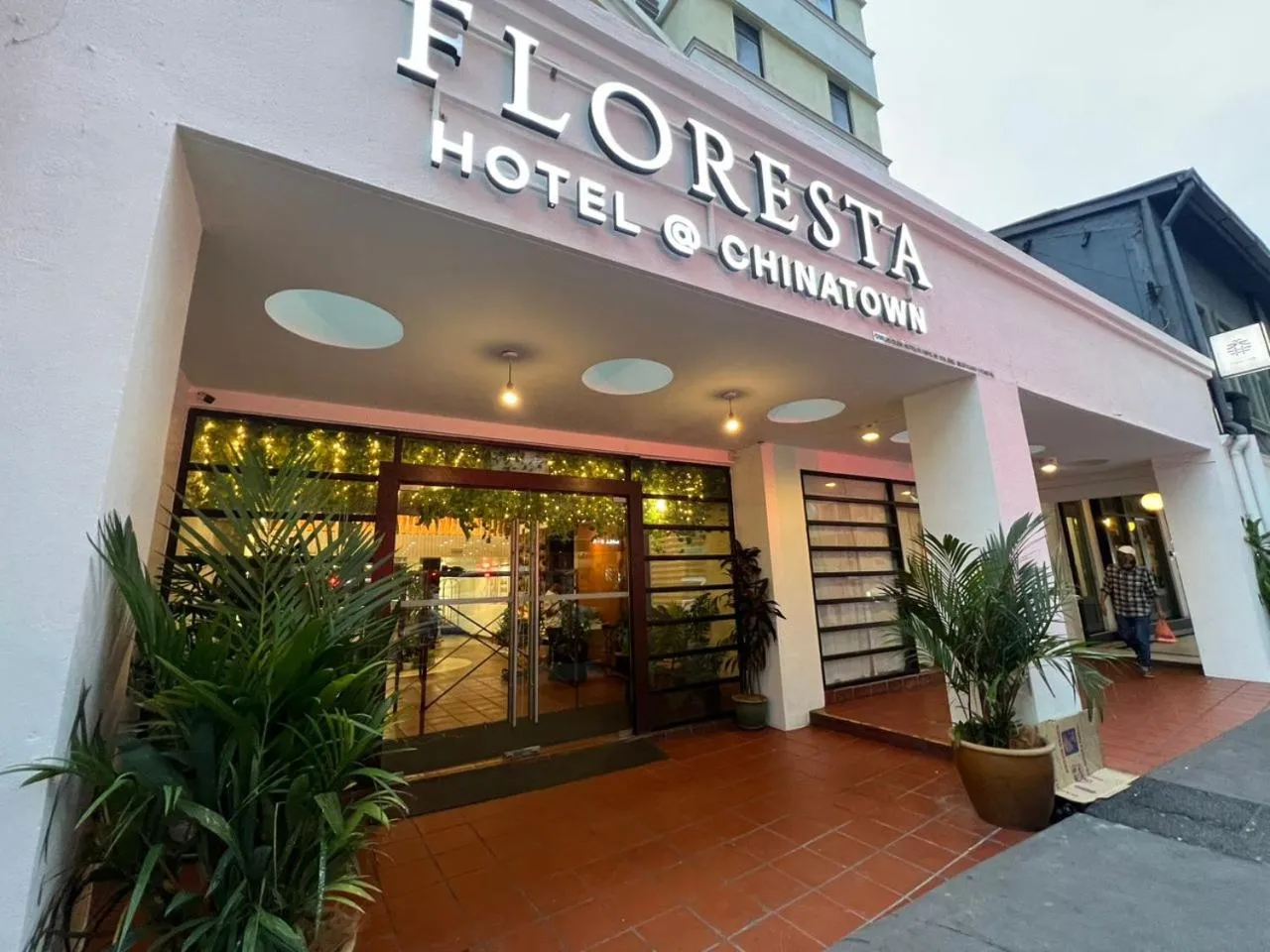 Property building in Floresta Hotel Chinatown
