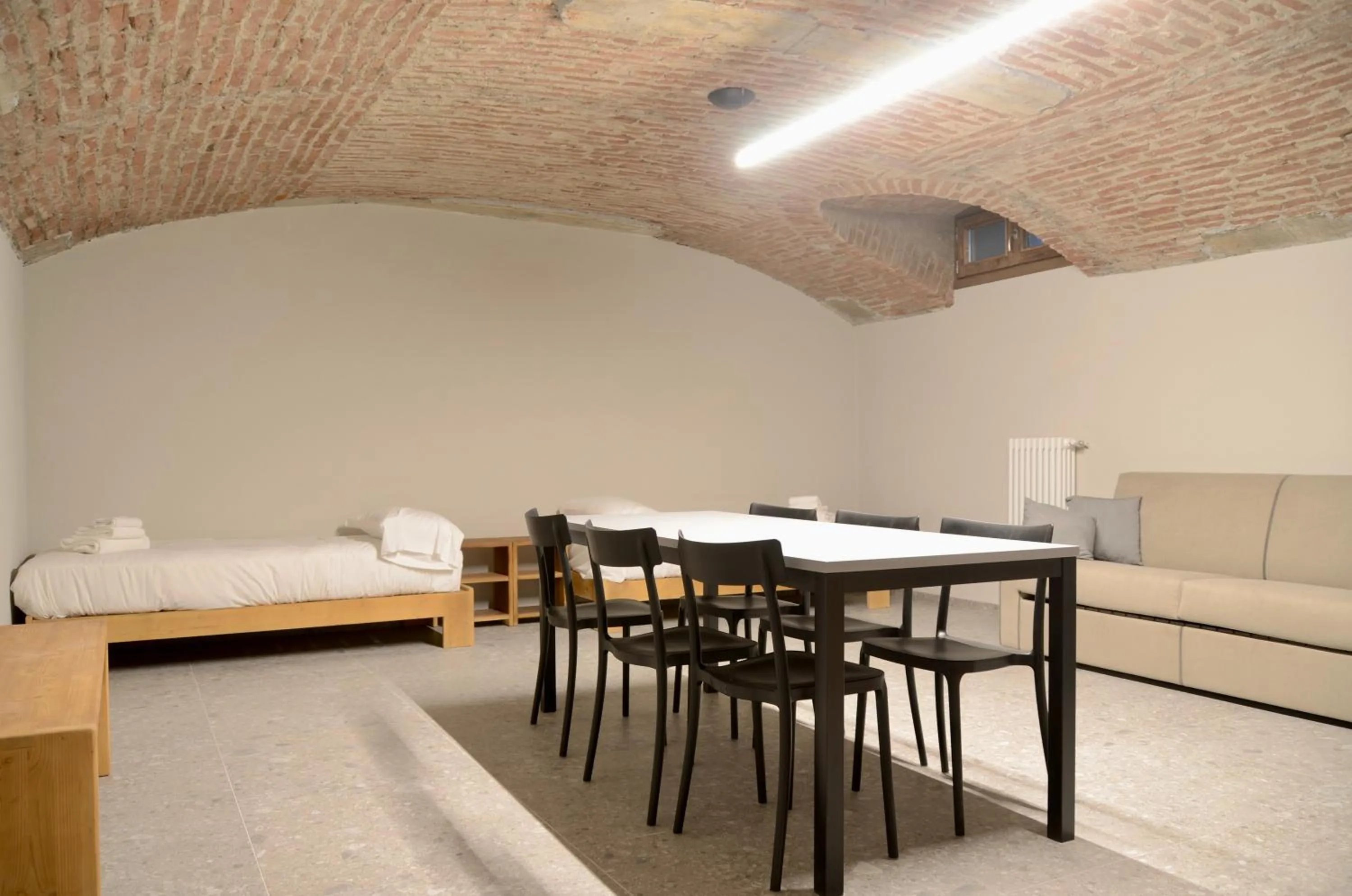 Photo of the whole room, Bed in Case Verdi