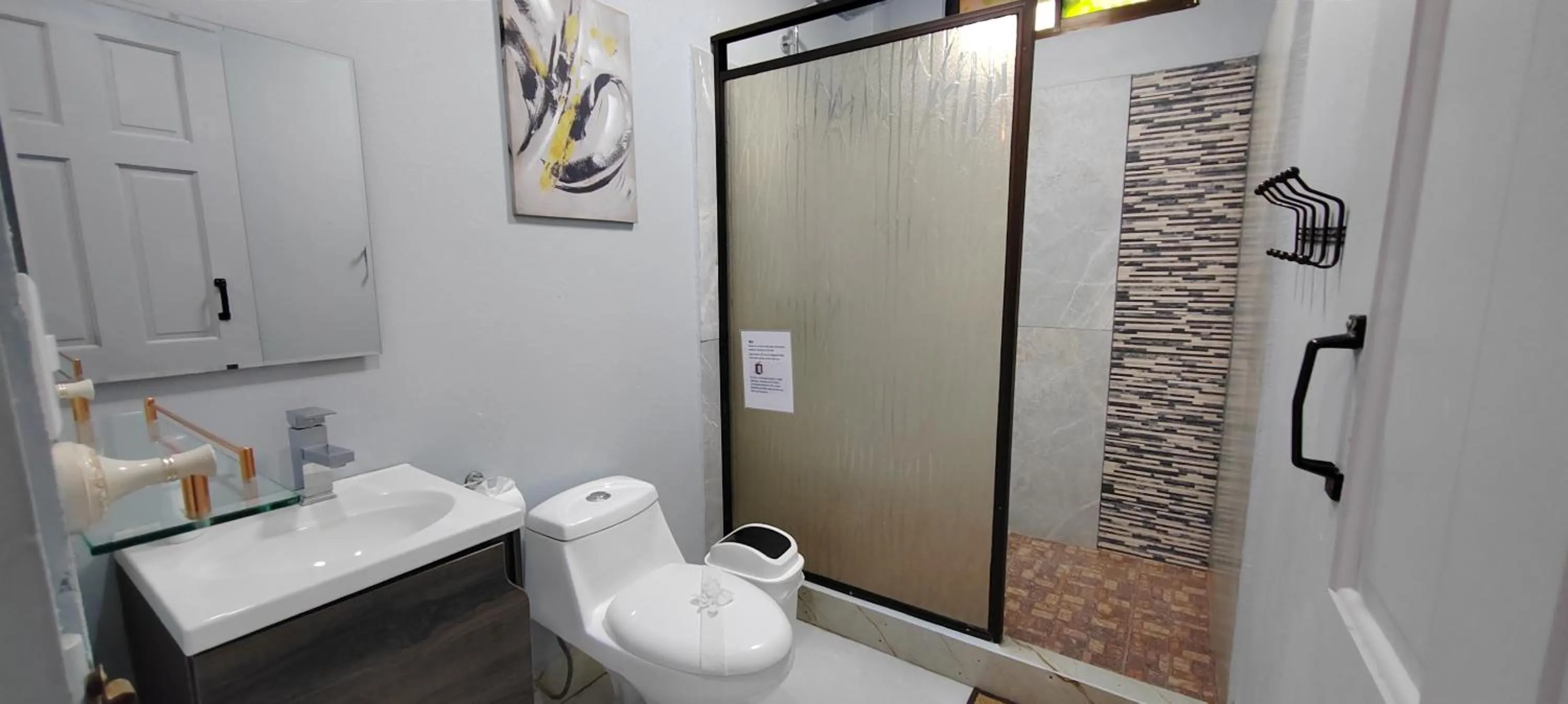 Shower in Ballena Rey Hotel