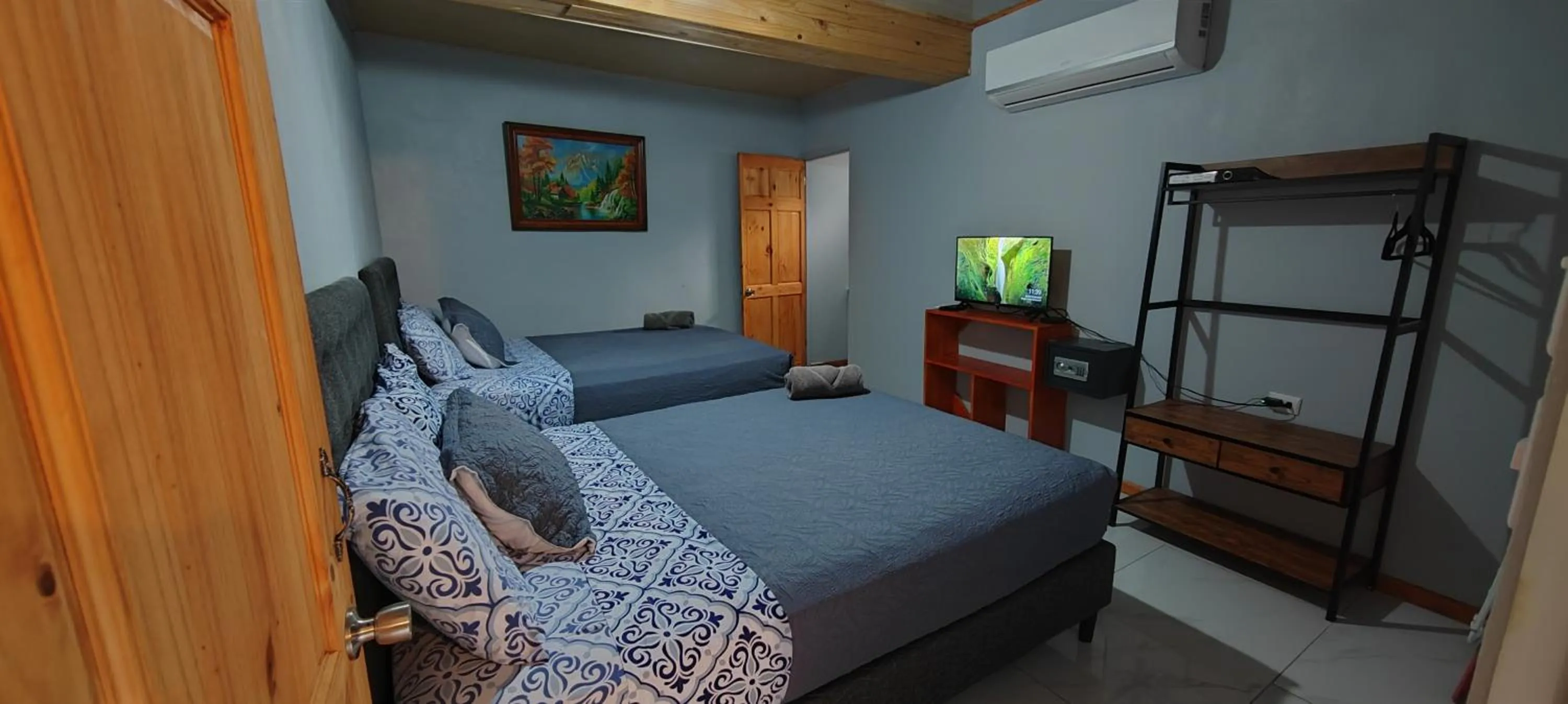 Communal lounge/ TV room, Bed in Ballena Rey Hotel