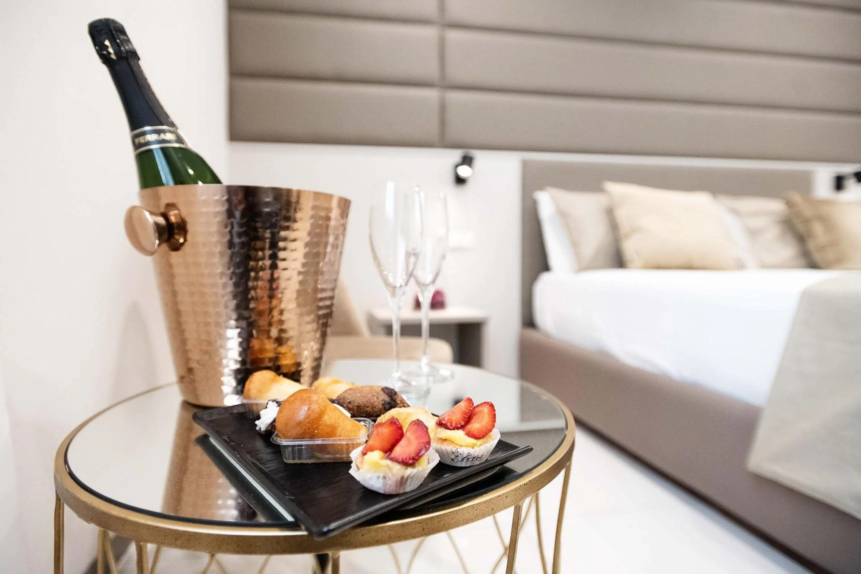 Food and drinks, Bed in Imperatrice Suites