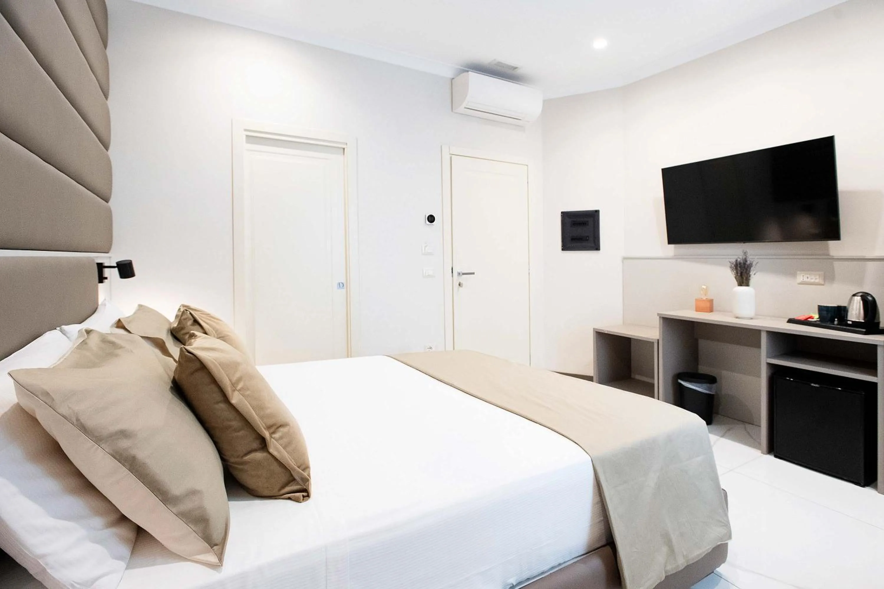 Bed in Imperatrice Suites