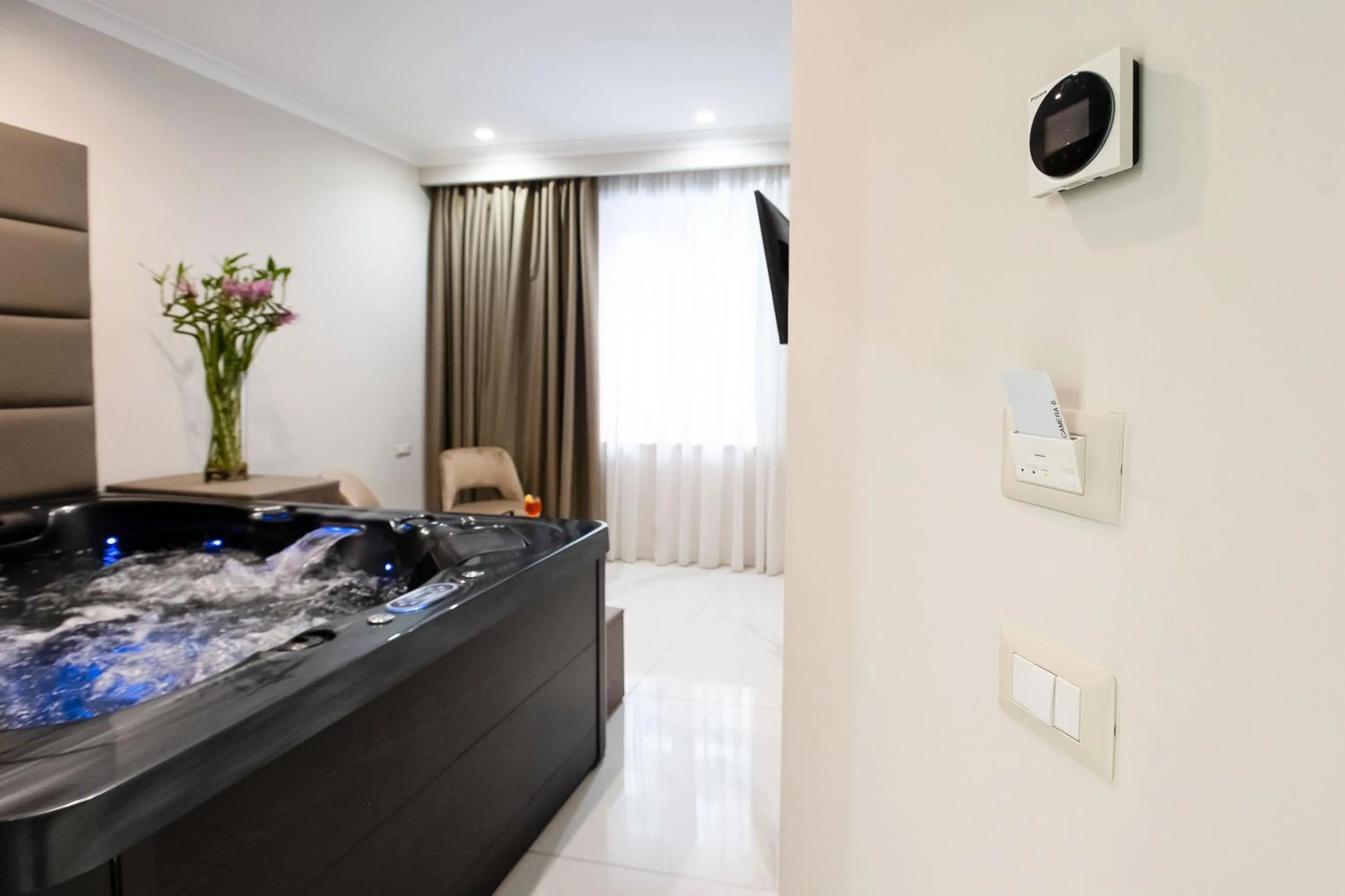 Swimming pool in Imperatrice Suites