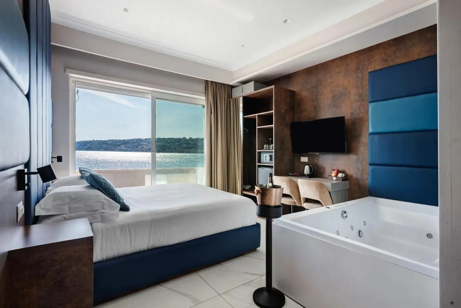 Bed in Imperatrice Suites