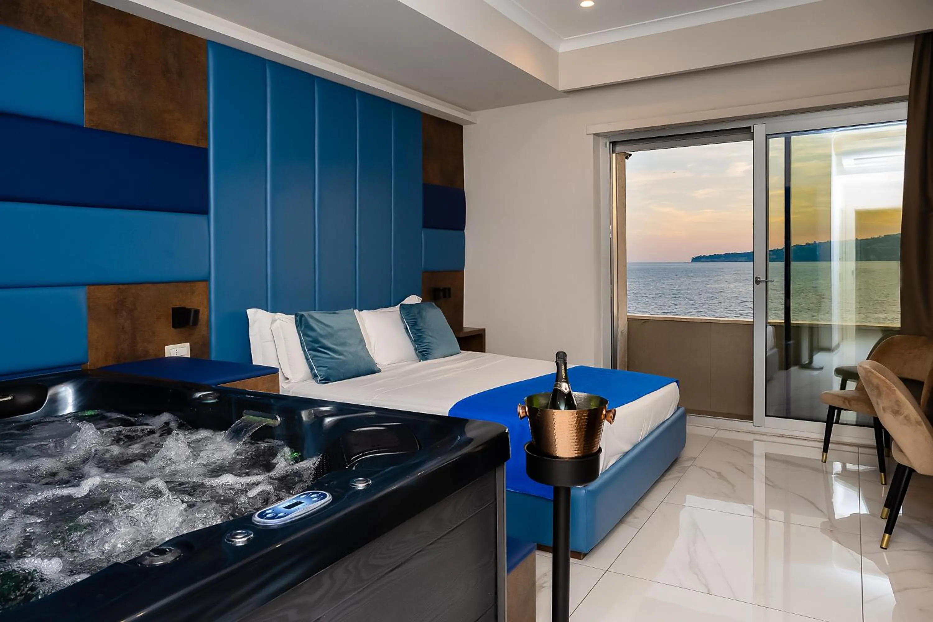 Bedroom, Bed in Imperatrice Suites